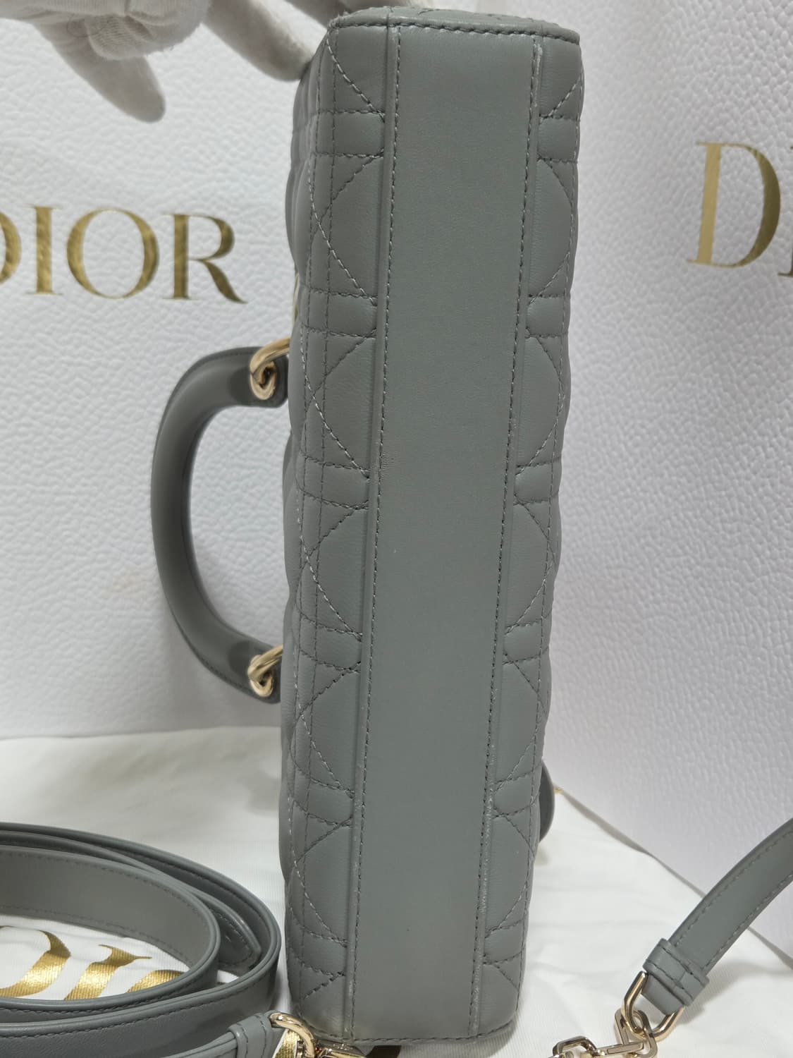 디올 레이디 디조이 백 Medium Size Stone Gray  상품이미지8