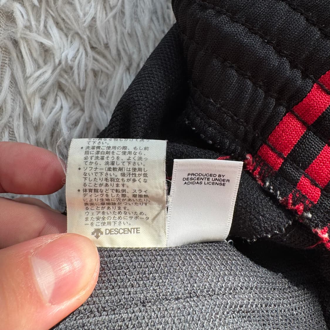 ADIDAS 일본빈티지 반바지입니다. 사용감이 거의 없으며 상태는 아주  상품이미지7