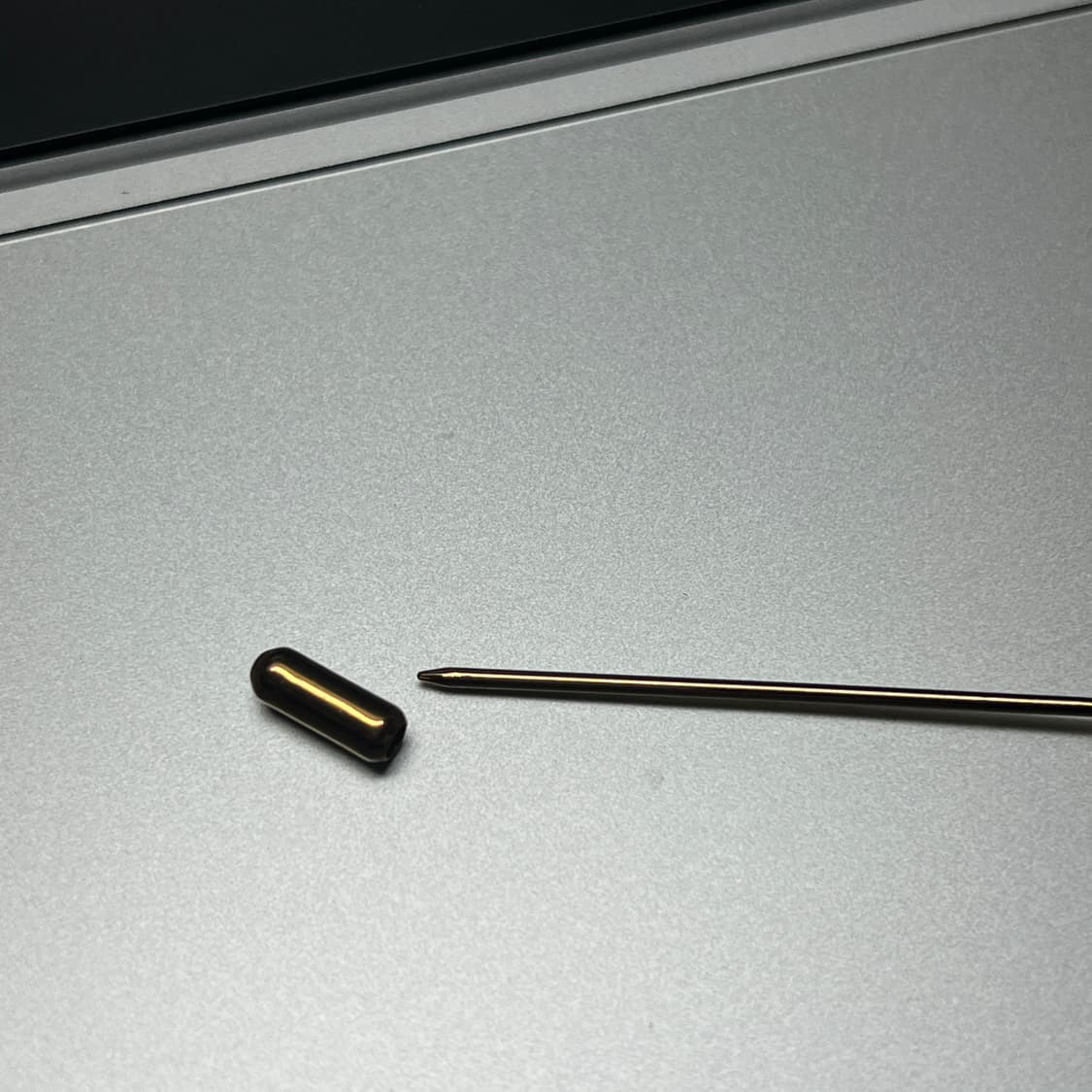 페라가모 스틱 핀 브로치 상품이미지5