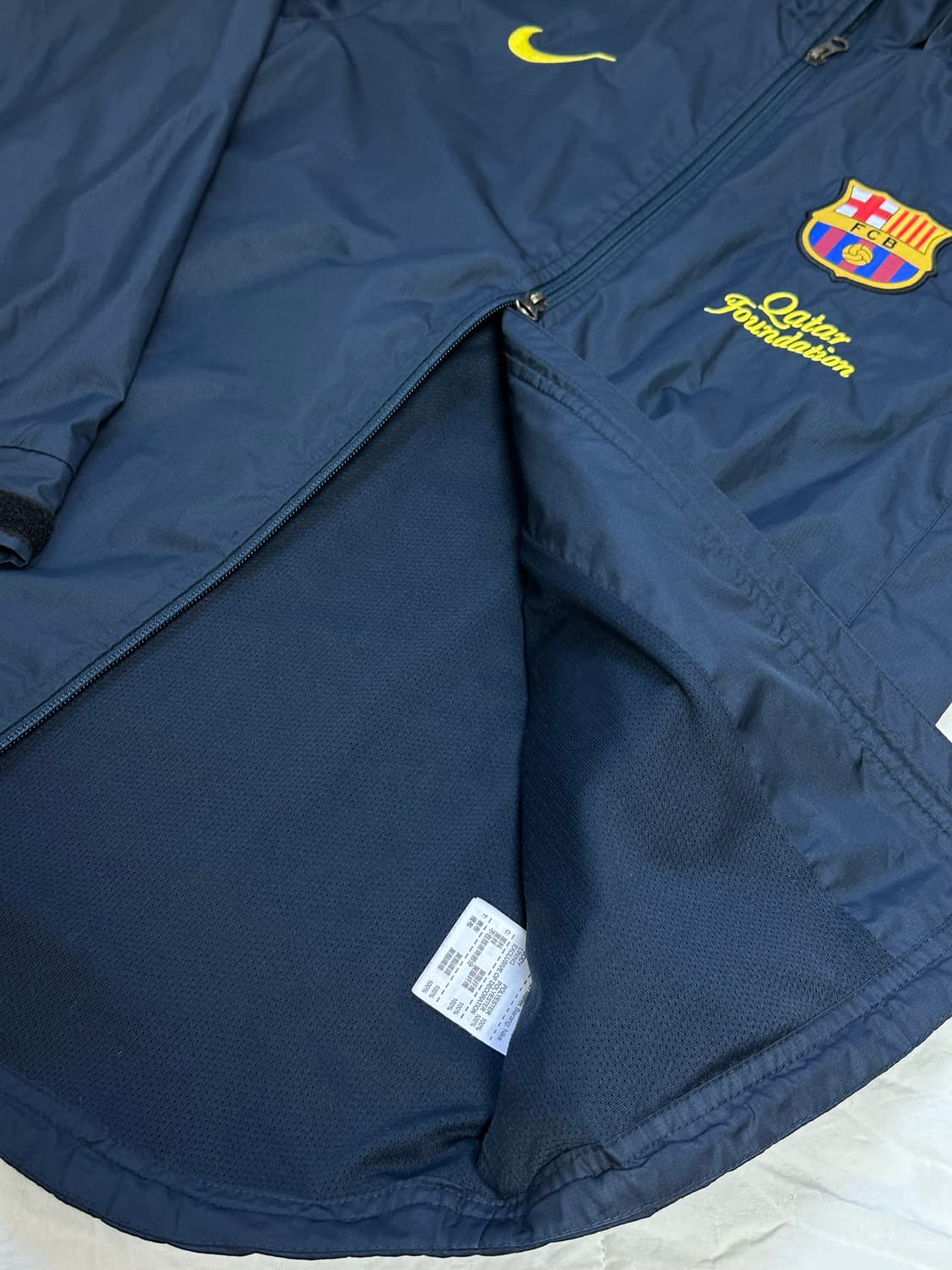 나이키 바르샤 카타르 패커블 바람막이 미디움  축구 유산소 상품이미지7