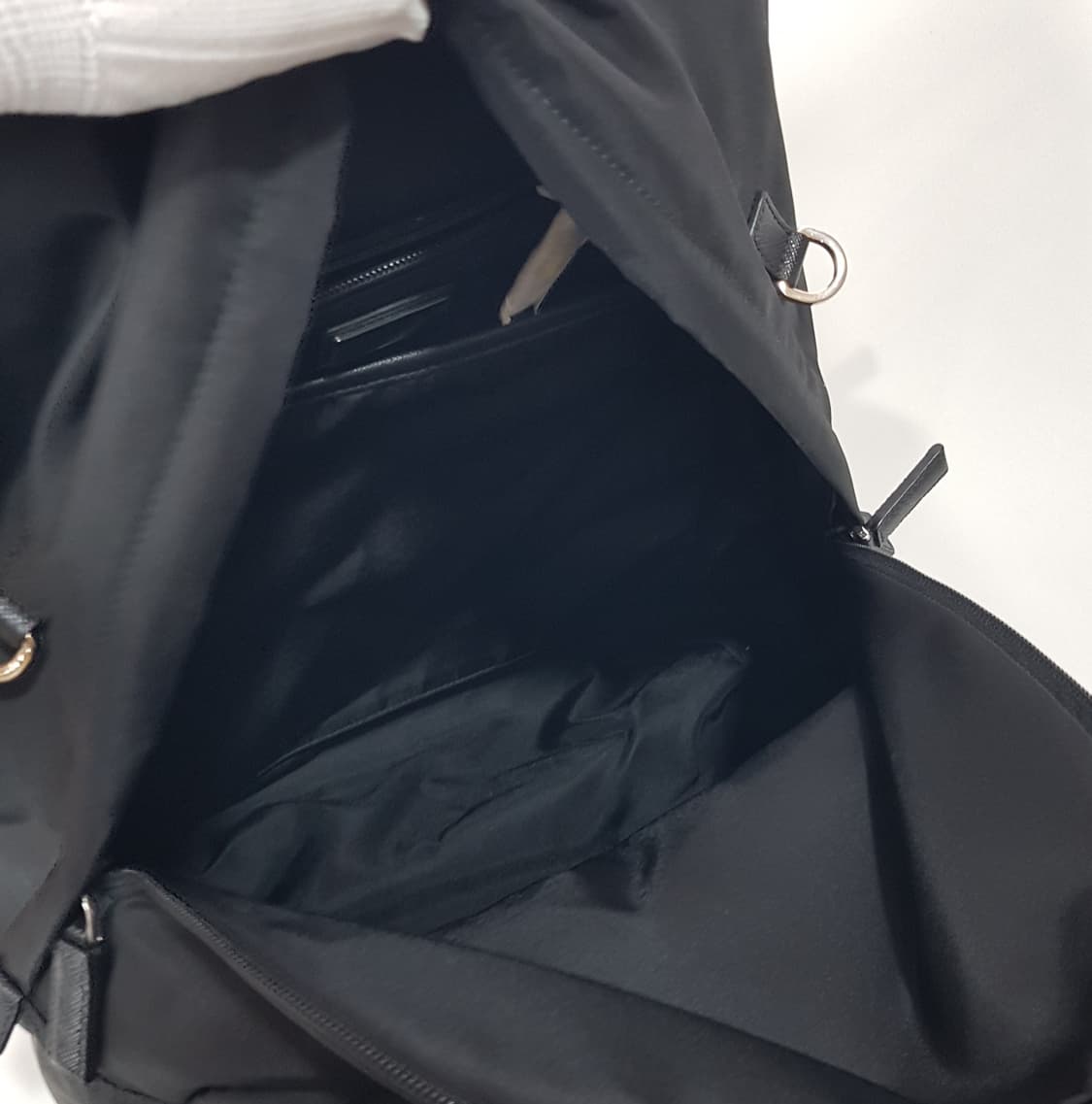 프라다 나일론 블랙 삼각로고 백팩 2VZ066 상품이미지9