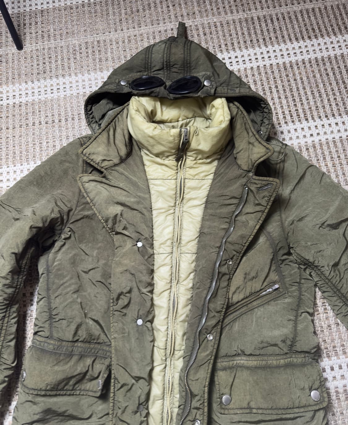CP 컴퍼니 고글 패딩 자켓 카키 100 상품이미지4