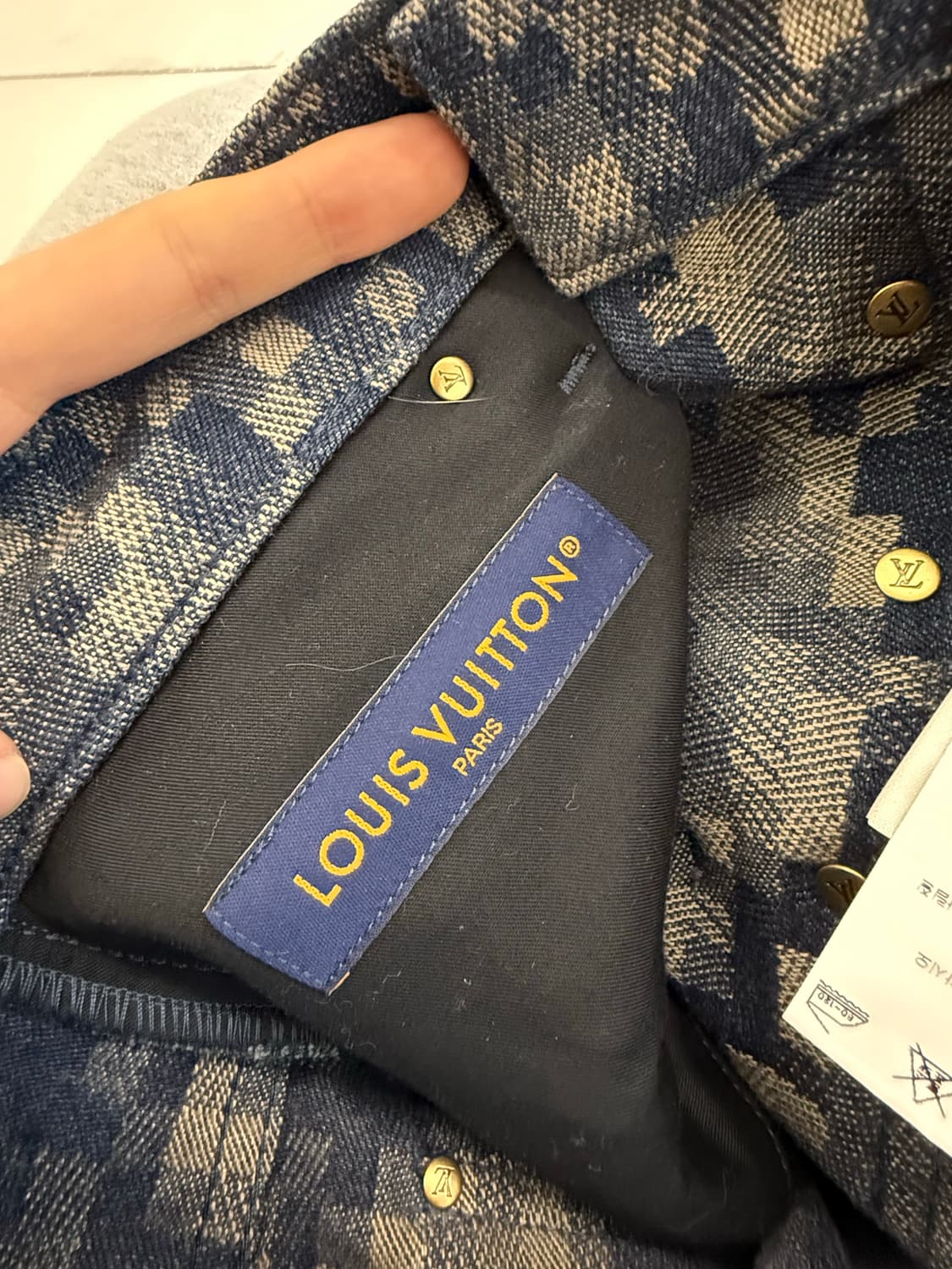 루이비통 SS25 그래픽 데님 스케이트 팬츠 상품이미지10