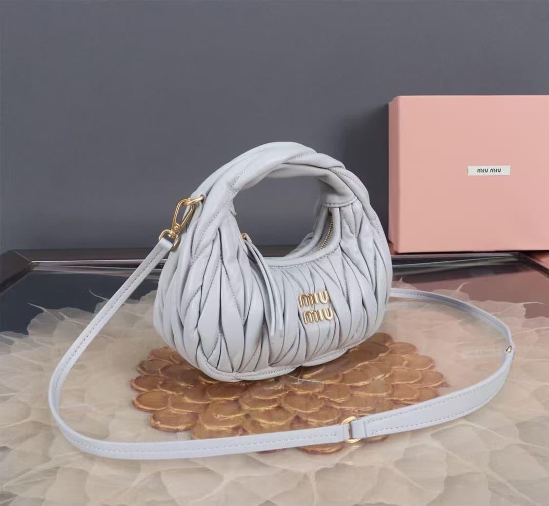 미우 미우 완더 마테라쎄 나파 레더 호보 미니백 콘플라워 상품이미지7