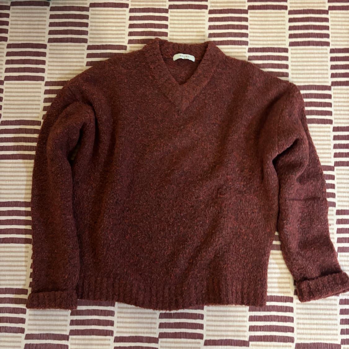 부클 브이넥 오버핏 스웨터 (레드) 상품이미지1