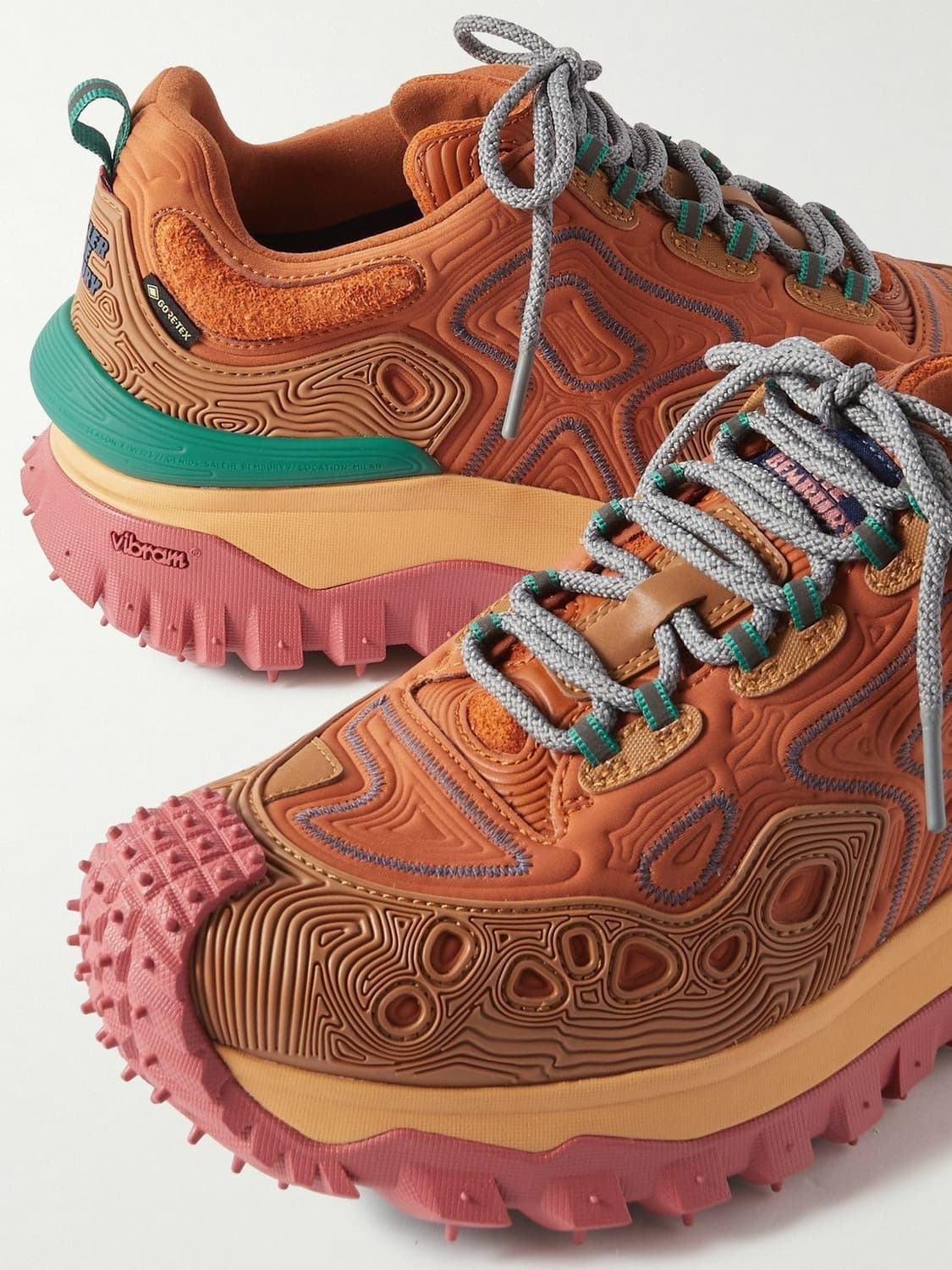 몽클레르 X 살레헤 벰버리 트레일그립 그레인 오렌지 42사이즈 상품이미지3