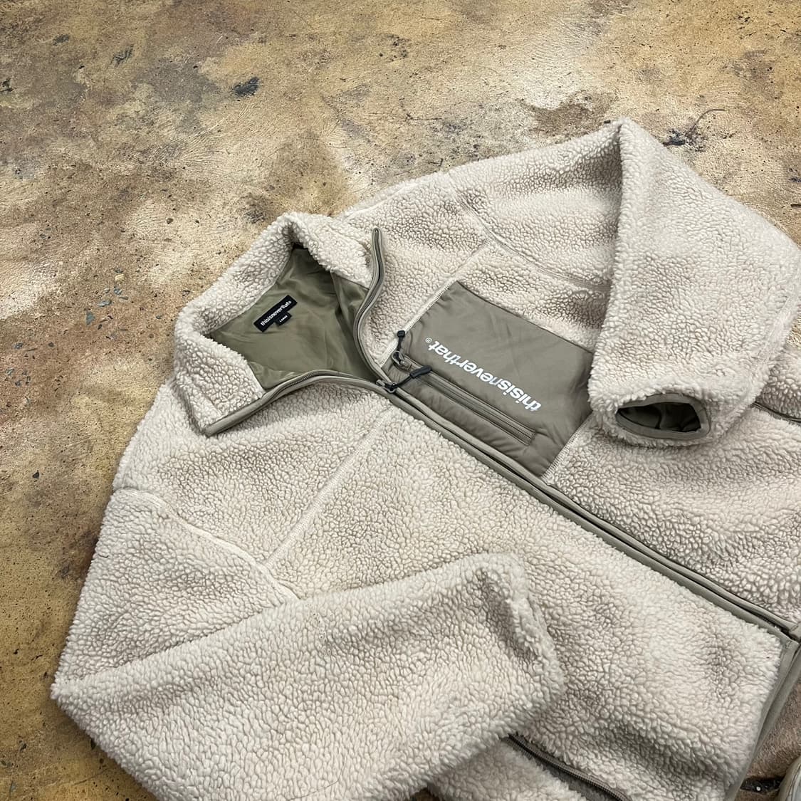 디네댓 베이지 카키 후리스  상품이미지1