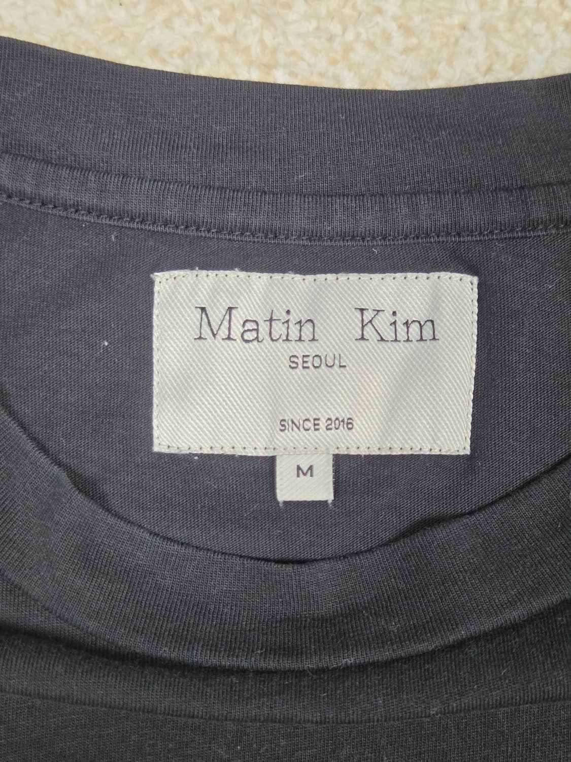 [마뗑킴] 시그니처 로고 레터링 반팔 티셔츠 | S00040 상품이미지3