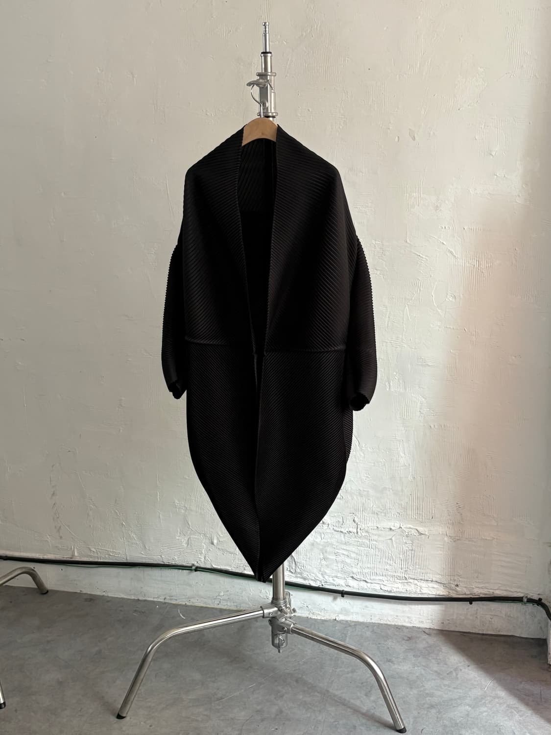 Issey Miyake 이세이미야케 플리츠 하이넥 블랙 코트 상품이미지6