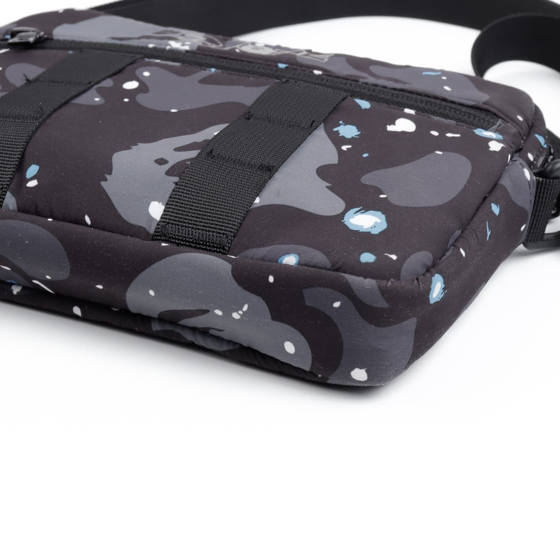 베이프 카모 숄더백 상품이미지4