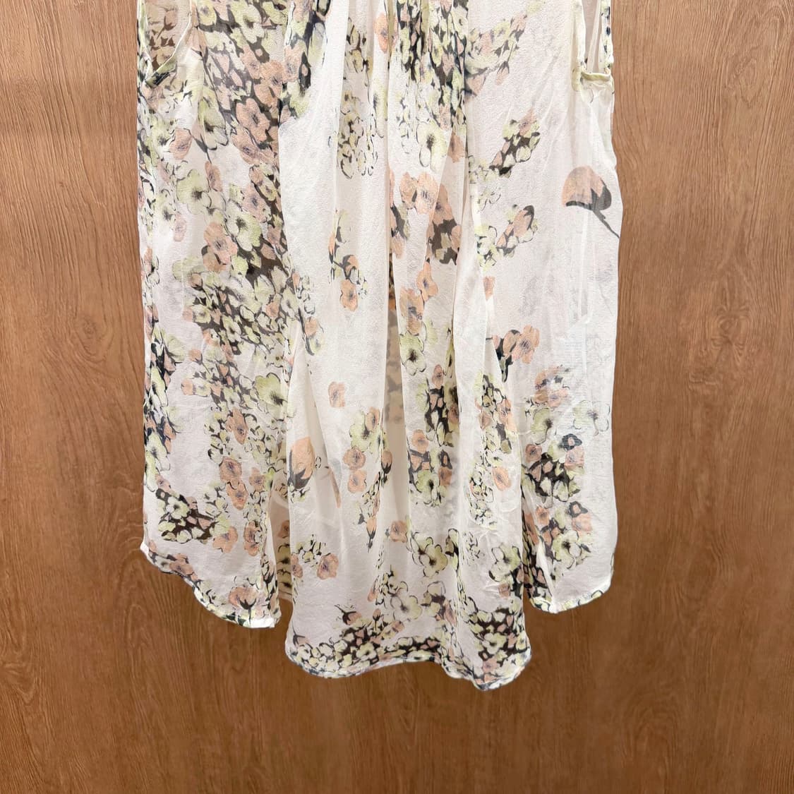 막스마라 실크 슬리브리스 블라우스 플로럴 프린팅 디테일 루즈핏 아이보리 상품이미지5