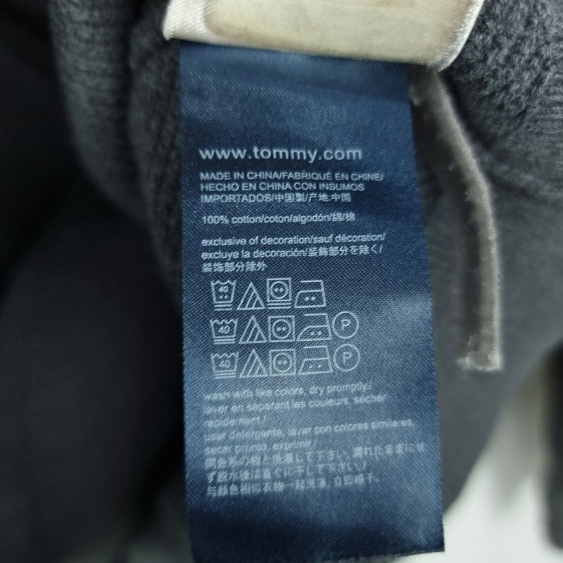 [타미힐피거] 스몰 로고 자수 니트 챠콜 M18781 상품이미지9