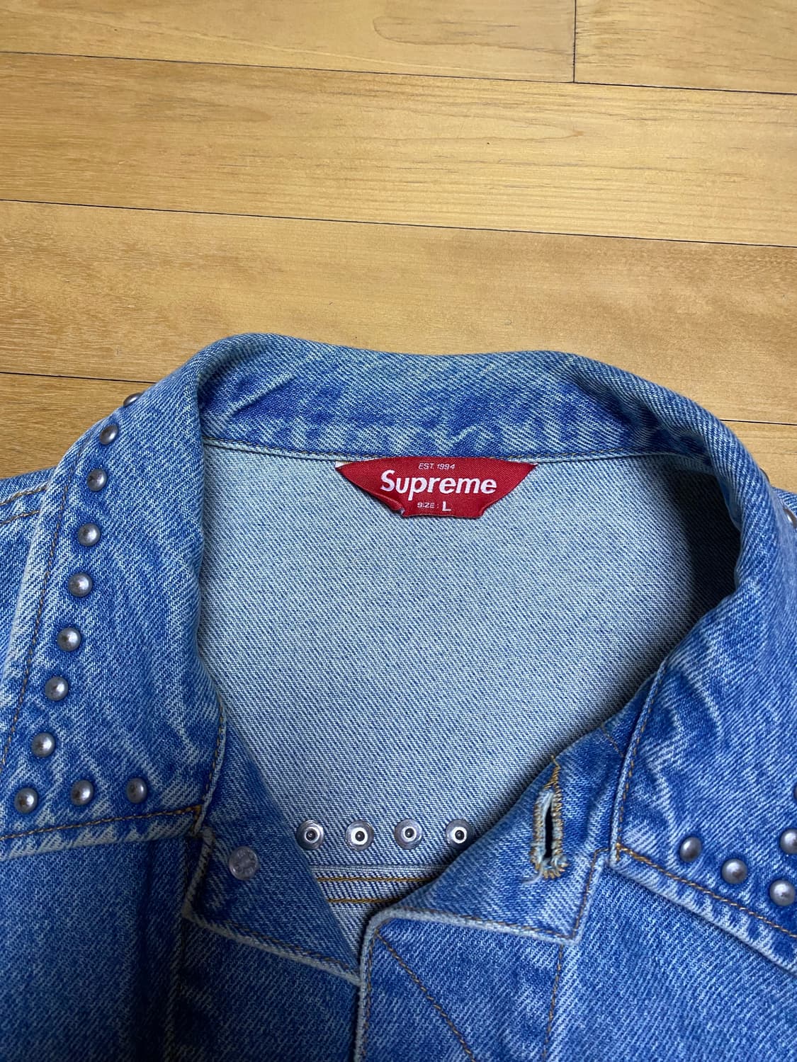 Supreme 17SS Studded denim trucker blue 상품이미지3