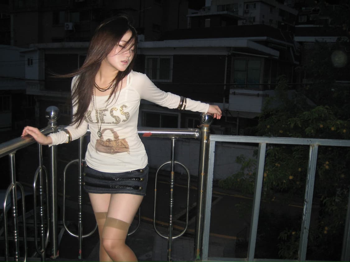 GUESS Sequin Handbag Long Sleeve Top 상품이미지1