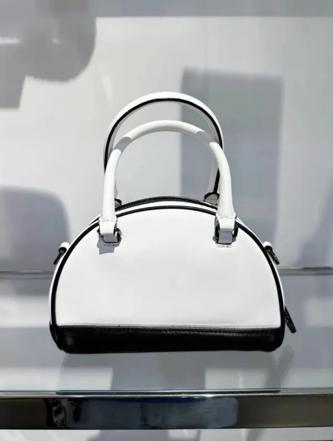 마크제이콥스 스몰 돔 볼링 크로스백 상품이미지2