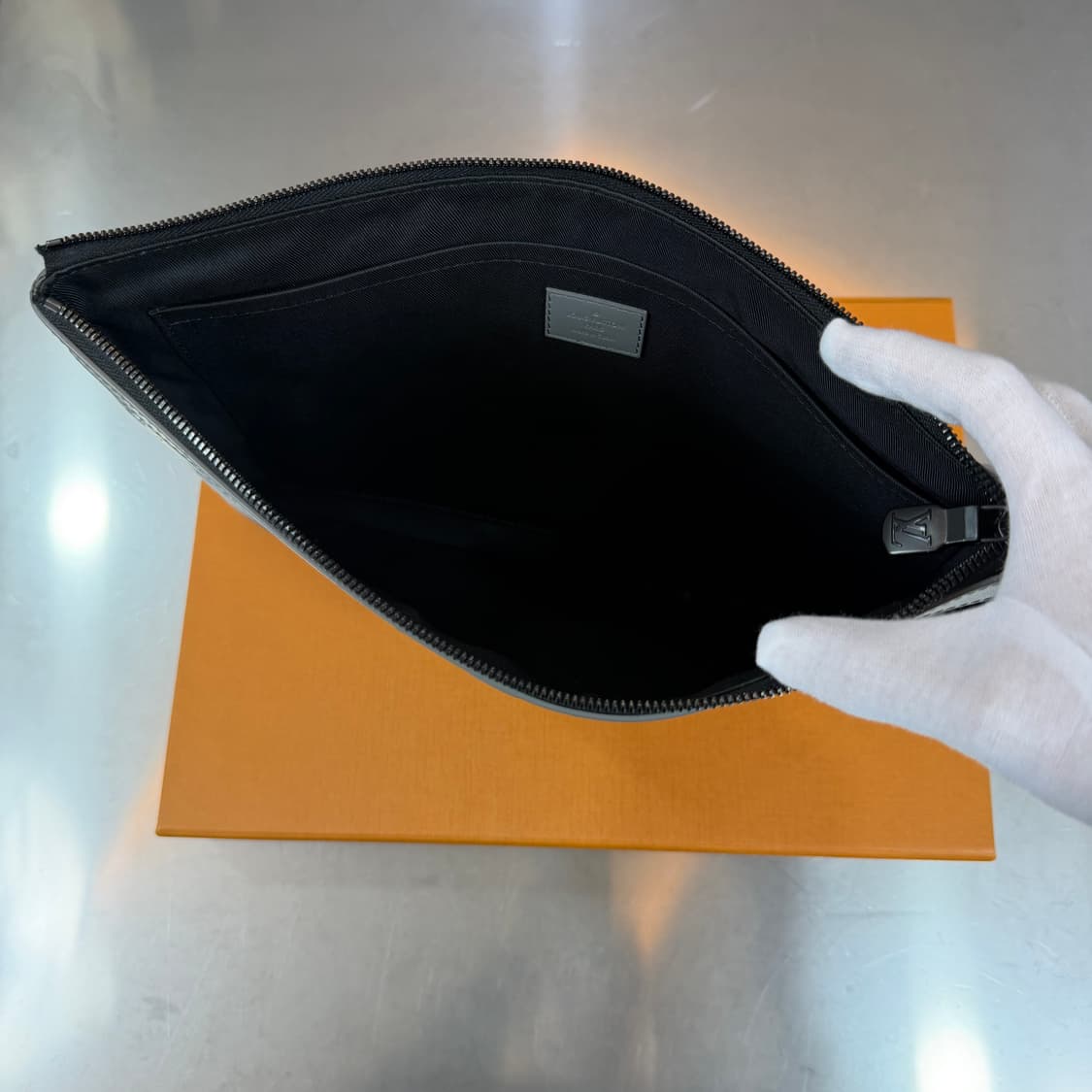 [리오브전포점] 루이비통 포쉐트 디스커버리 모노그램 쉐도우 클러치 상품이미지4