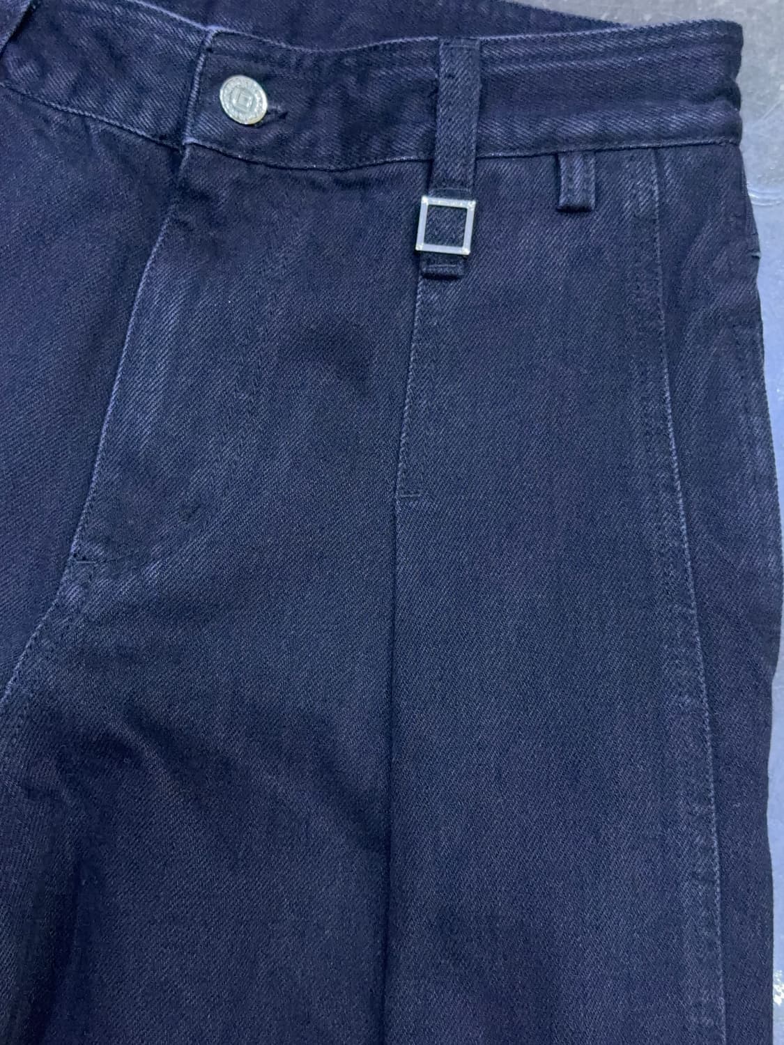 우스퀘어 핀턱 멀티카고 와이드핏 데님팬츠 블랙 30 상품이미지4