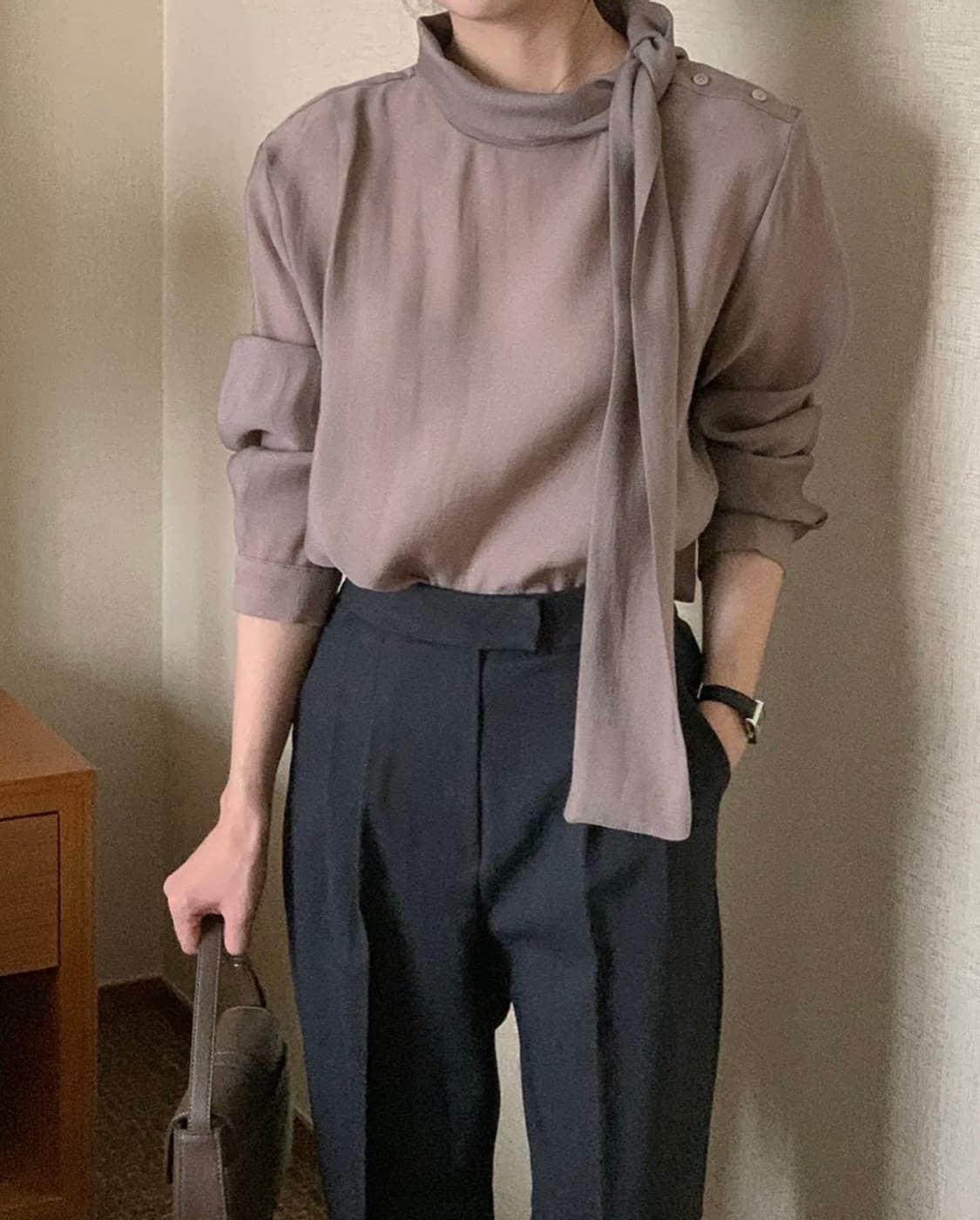 하이넥 타이 블라우스 상품이미지3