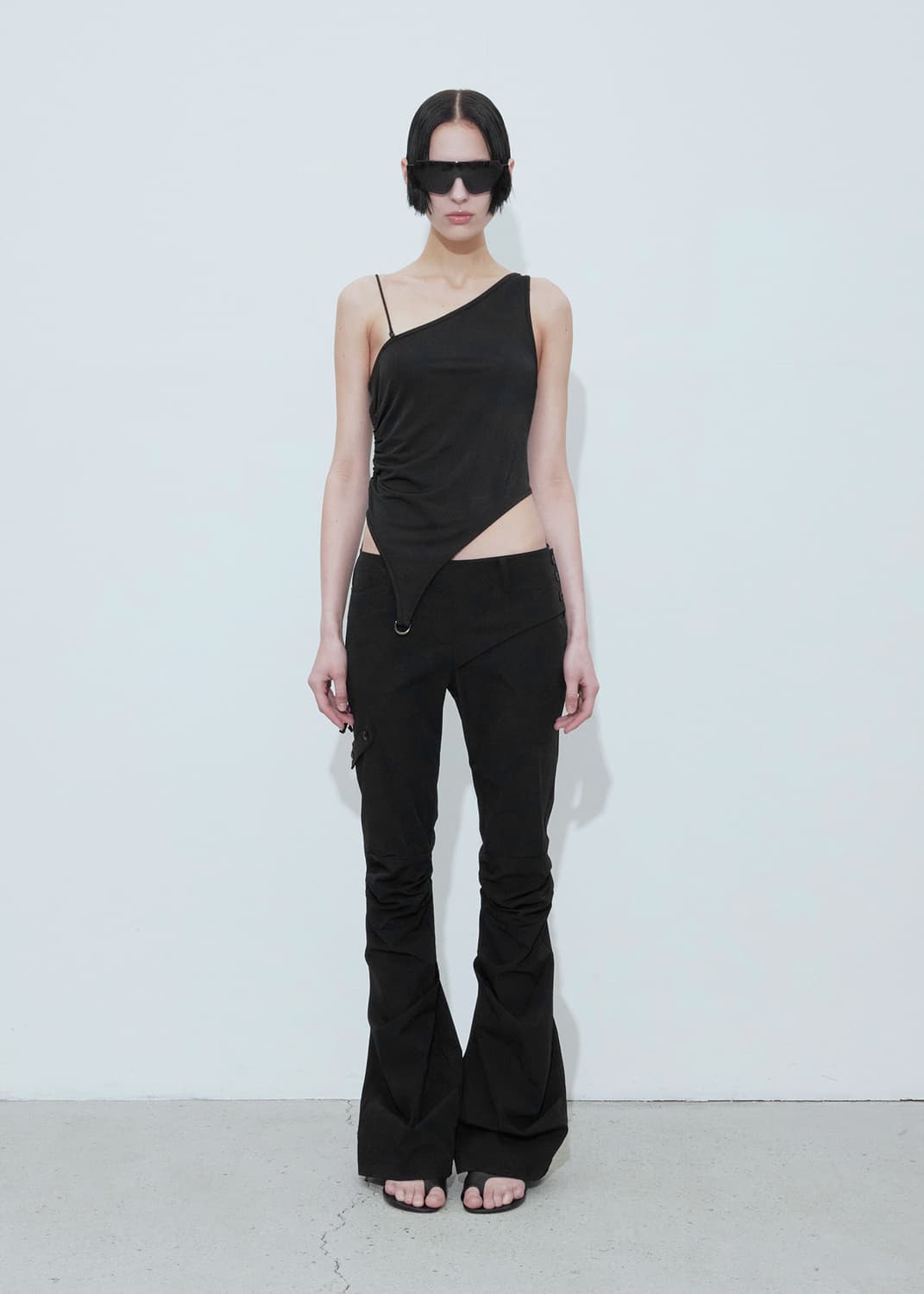 [BOHEMSEO] ONE SHOULDER STRING TOP, BLAC 상품이미지3