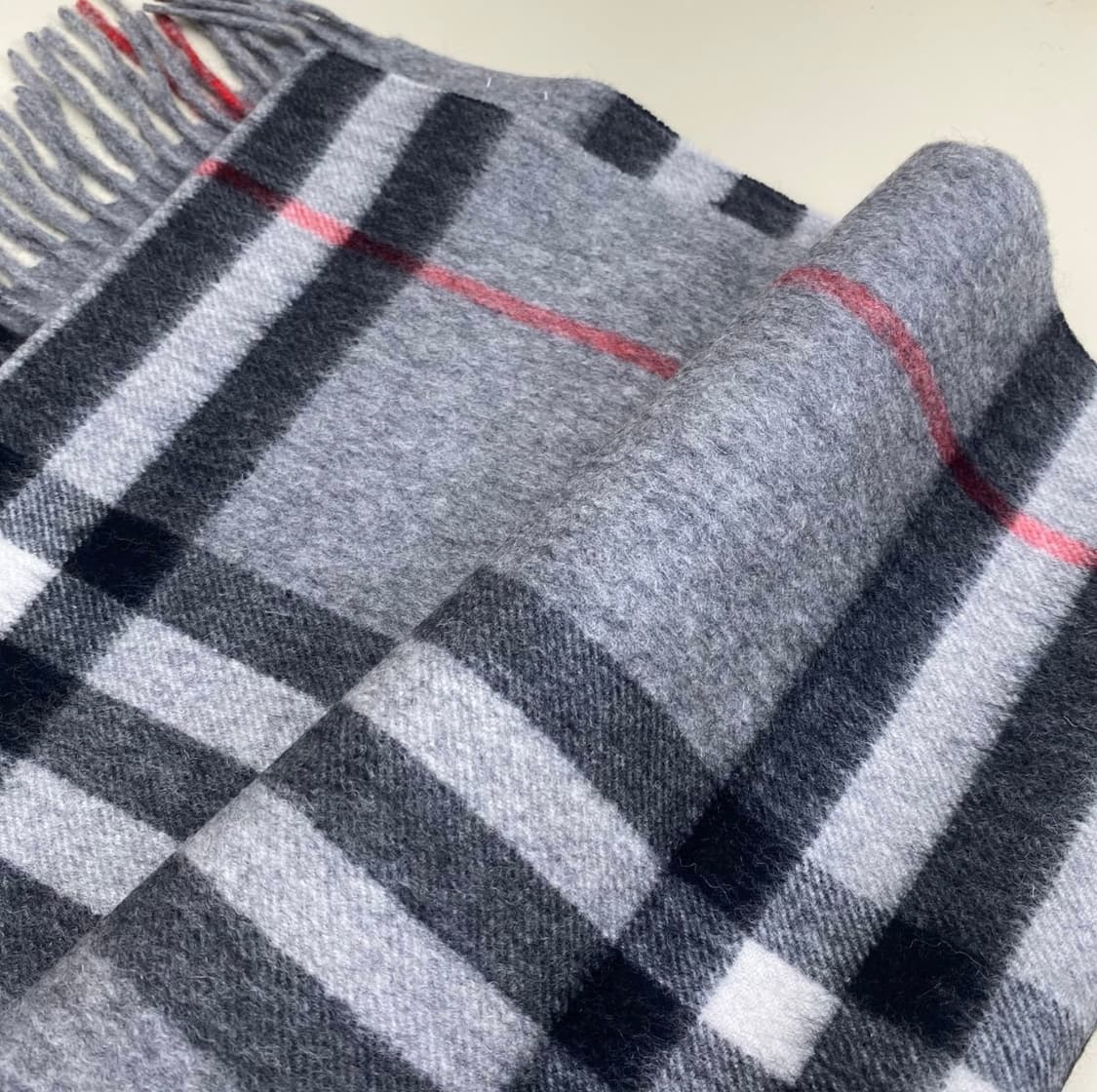 버버리 클래식 체크 캐시미어 머플러 남여공용 정품 상품이미지4