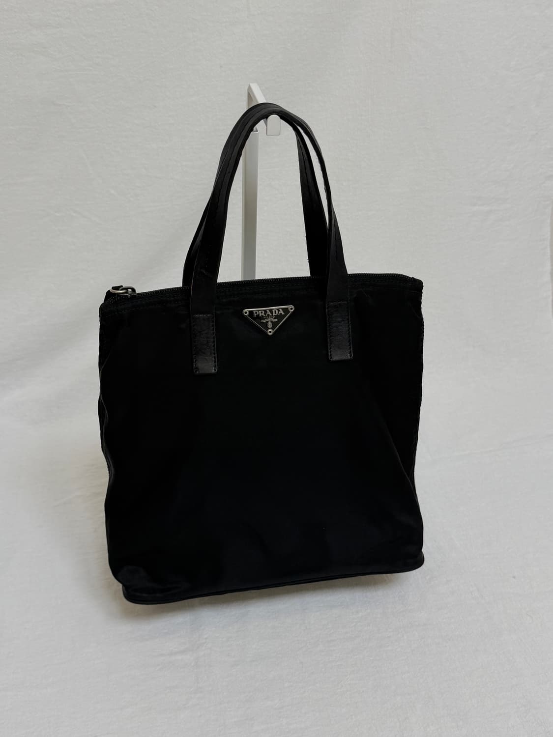정품 프라다 포코노 나일론 토트백 블랙 상품이미지3