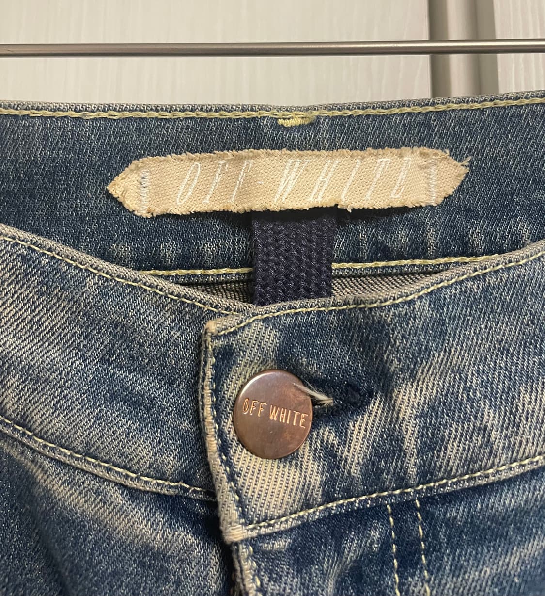 오프화이트 커팅진 상품이미지3