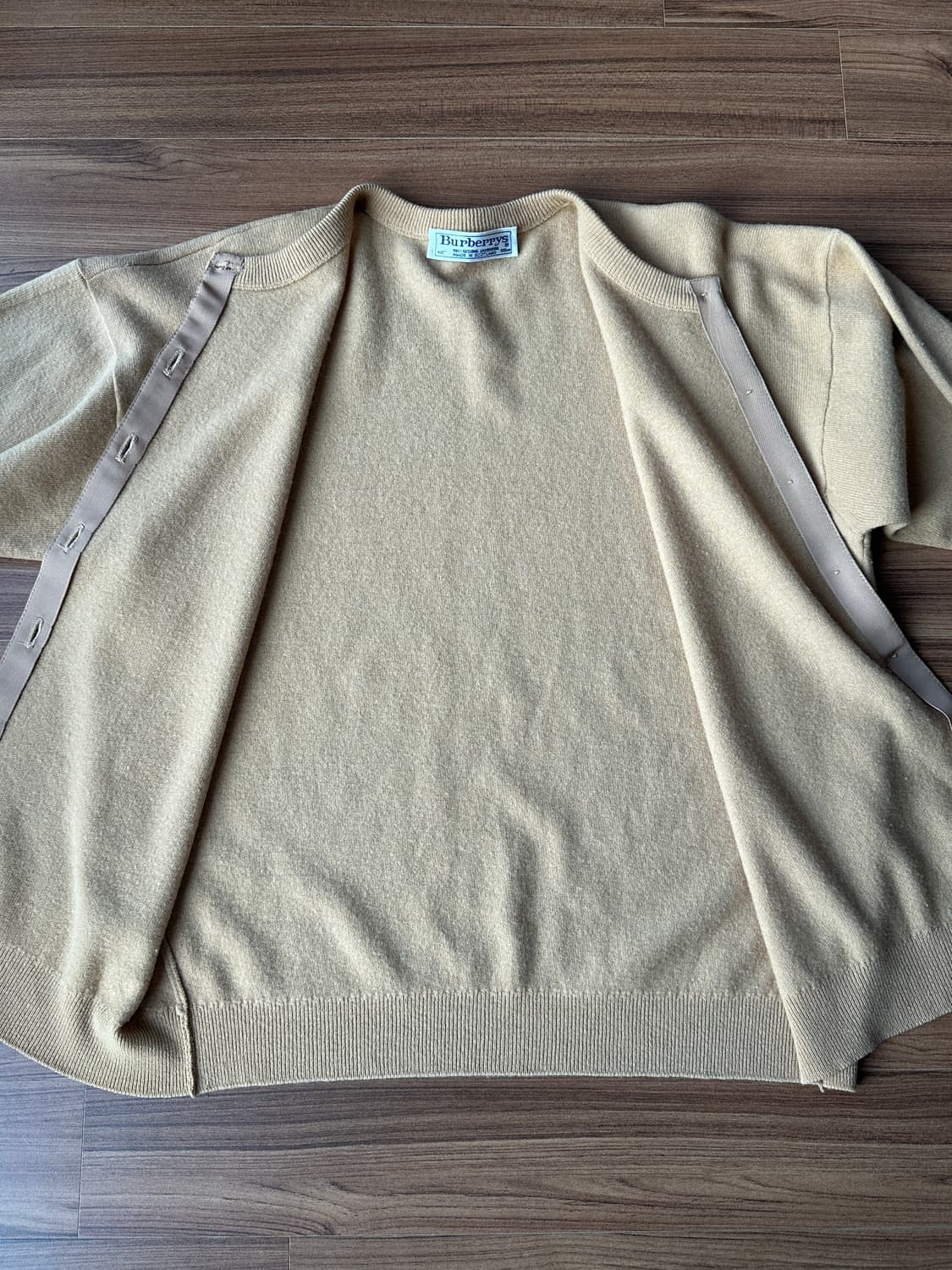 버버리 램스울 금장 가디건 베이지 40 상품이미지5