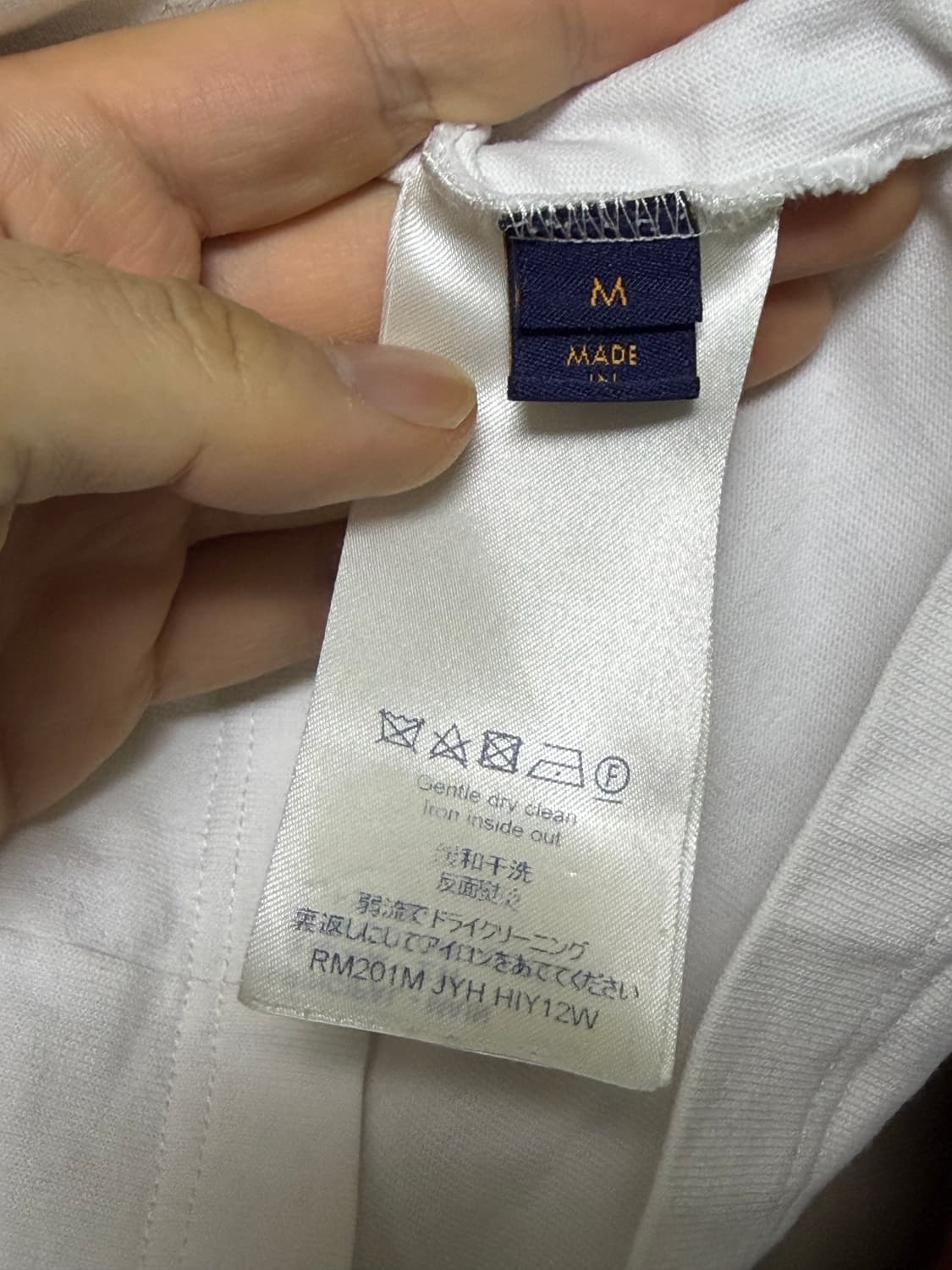 루이비통 펜던트 자수로고 LV 엠브로이드 반팔 티셔츠 상품이미지4