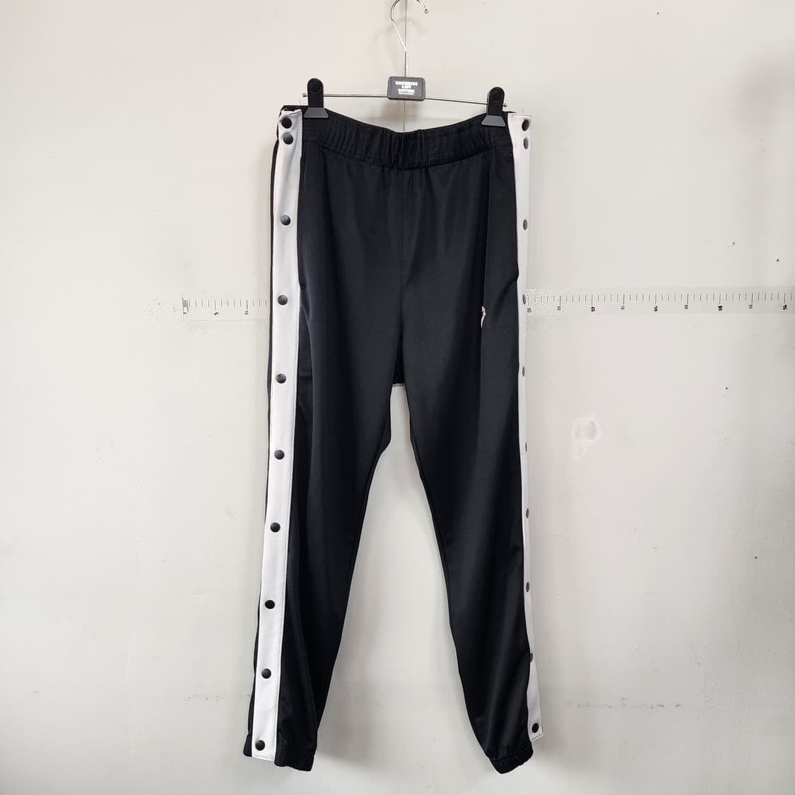 나이키 검정색 사이드 버튼 트랙 팬츠 상품이미지1