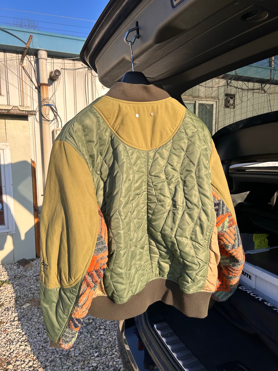 앤더슨벨x아식스 콘트라스트 퀼팅 봄버 자켓 카키 상품이미지2