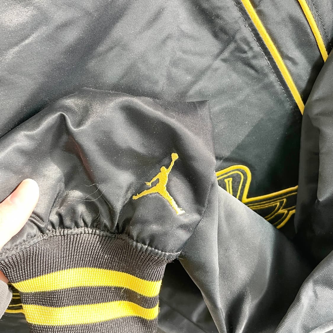 B1 조던 나이키 에어 조던 윙로고 사틴 봄버 자켓  90사이즈 상품이미지6