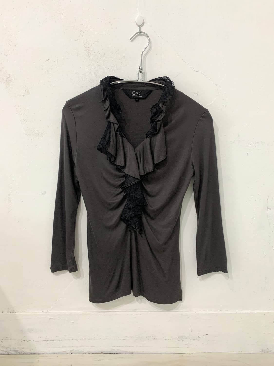 Feminine Charcoal Ruffle Blouse 상품이미지8