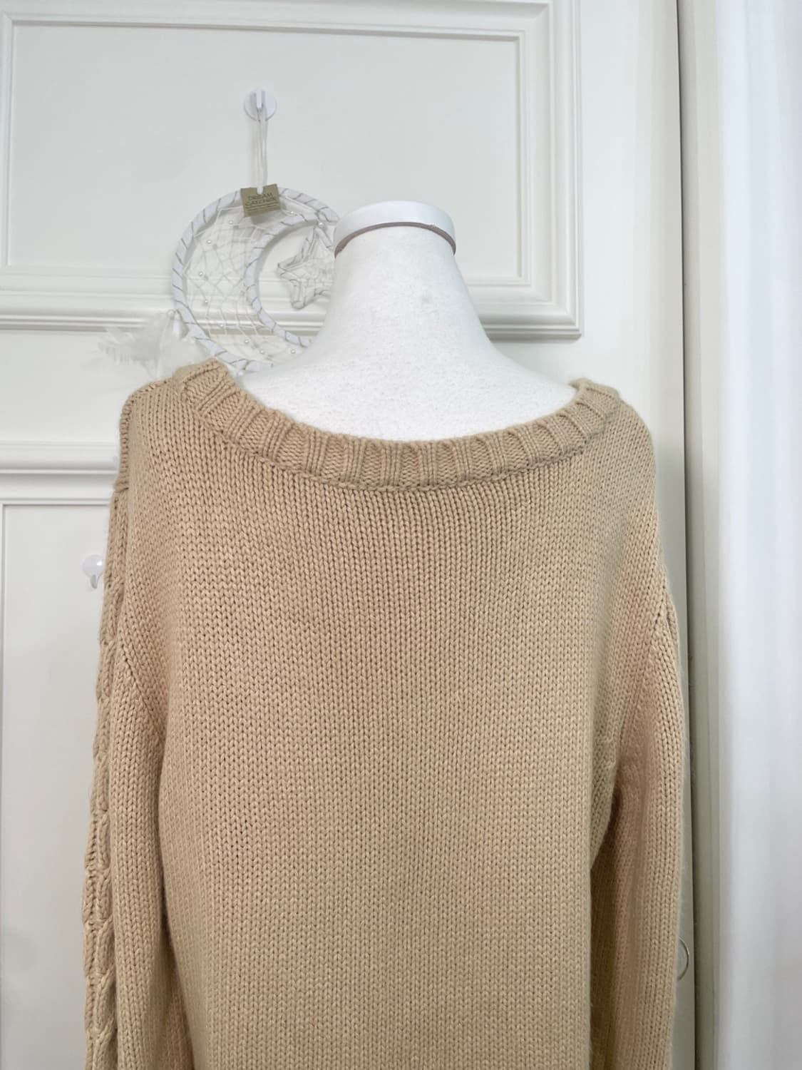 beige fur point twist off-shoulder sweat 상품이미지4