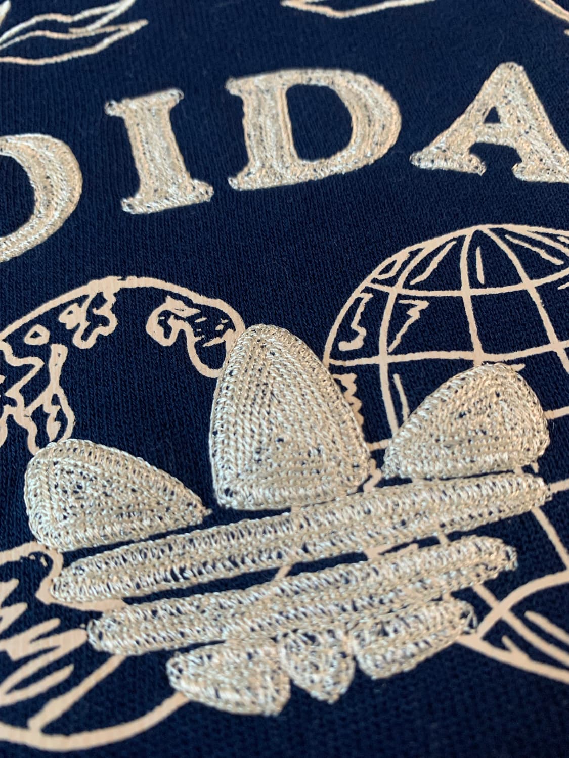 아디다스 (ADIDAS) 그래픽 아카이브 크루 스웨트셔츠 상품이미지2