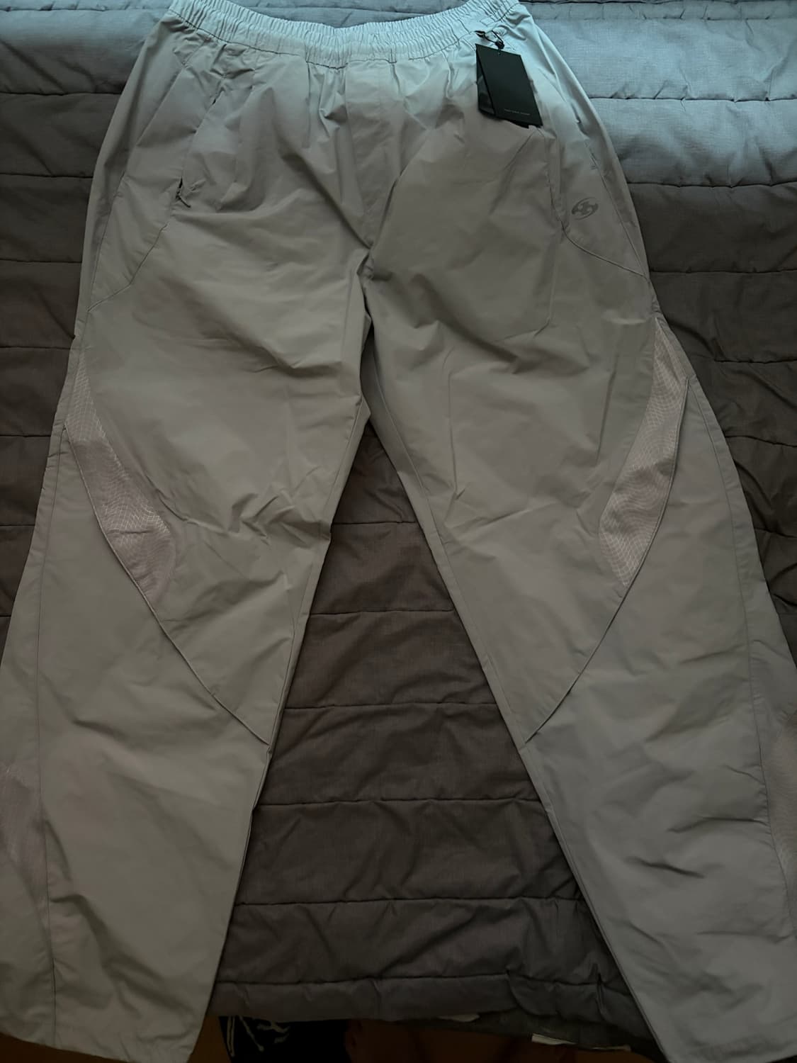 새상품 산산기어 트랙 팬츠 그레이 25ss 상품이미지2