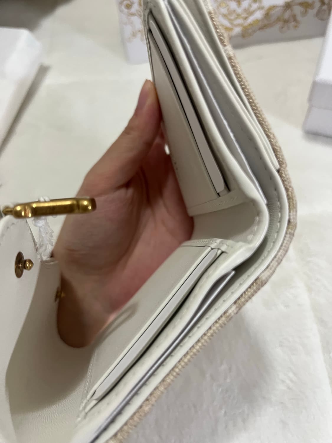 디올 Saddle Lotus 새들 로터스 반지갑 골드 상품이미지5