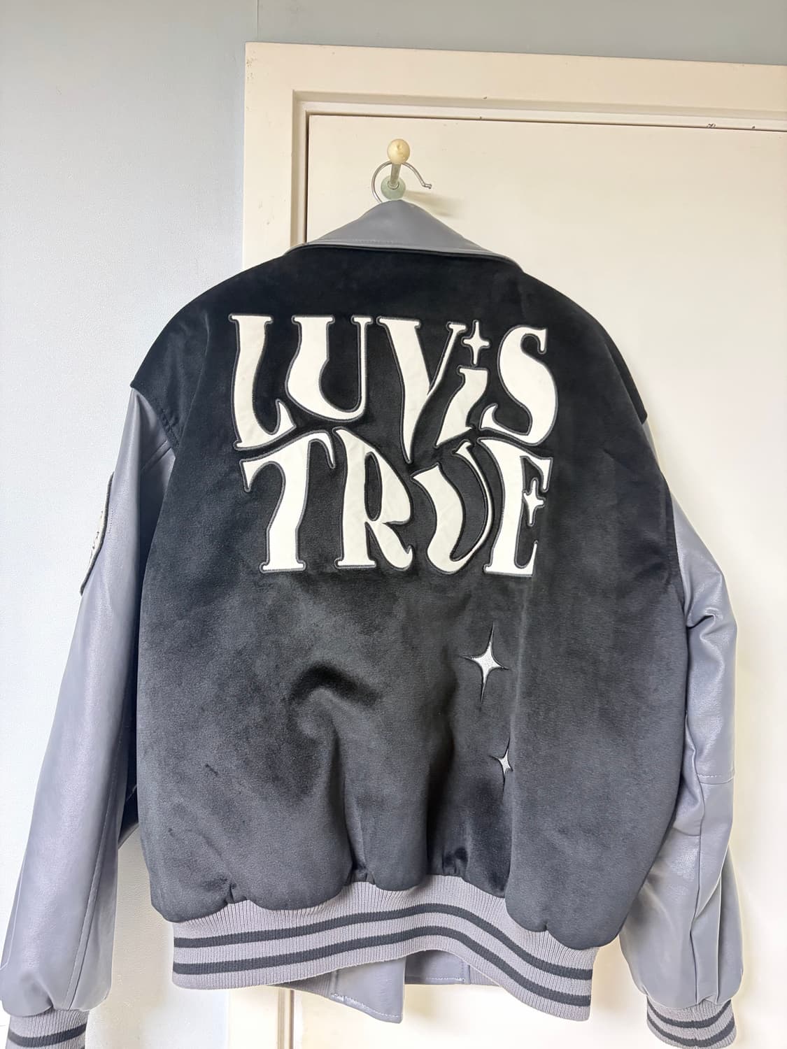 러브이즈트루 바시티 자켓  상품이미지2