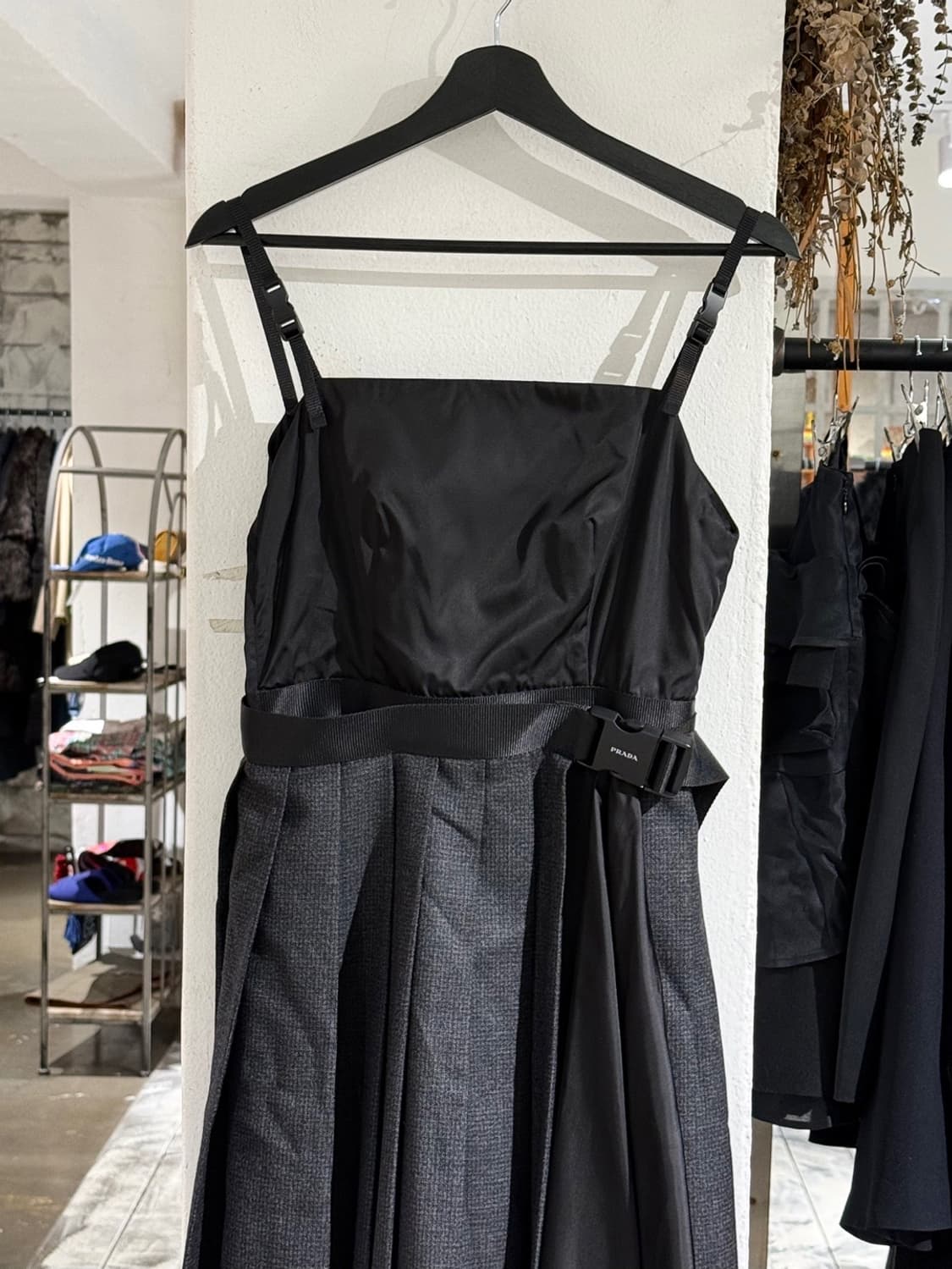 프라다 블랙 리나일론 울 플리츠 버클 드레스 상품이미지2
