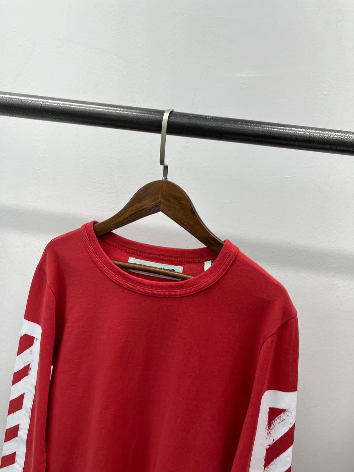 여) 오프화이트 에로우 롱슬리브  상품이미지3