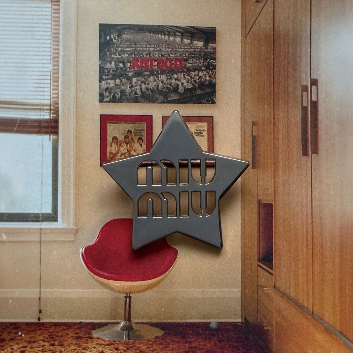 미우미우 레트로 스타 빅 실버 브로치 상품이미지1