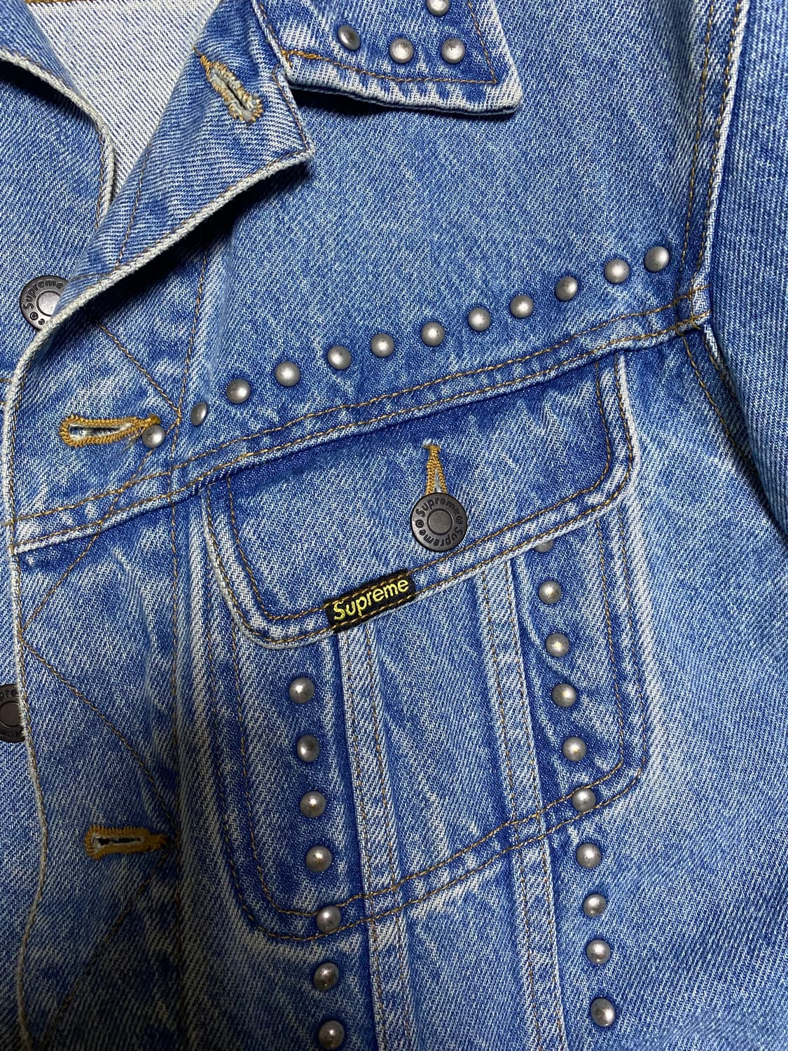 Supreme 17SS Studded denim trucker blue 상품이미지2