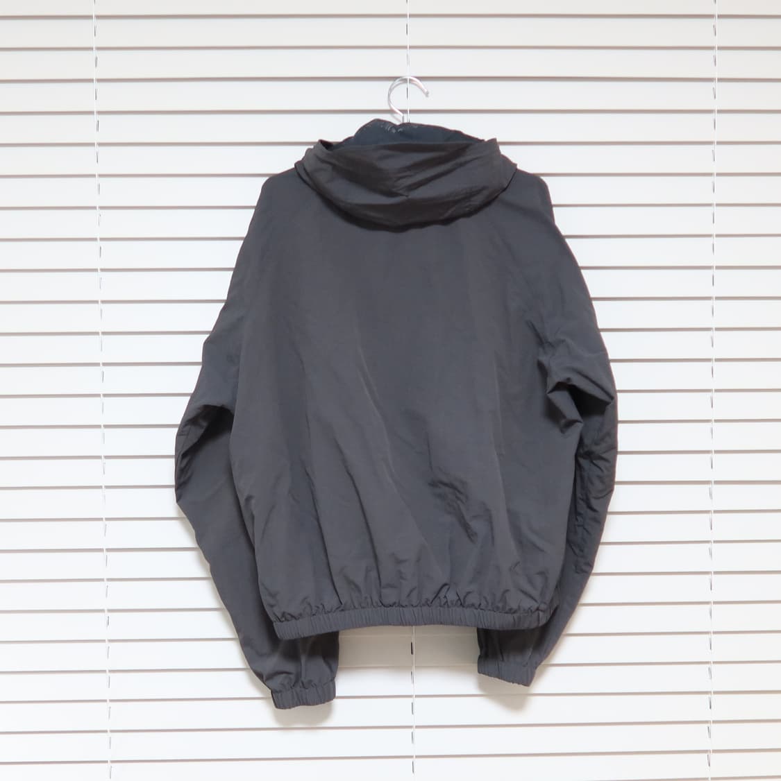 시그니처 나일론 후드 윈드 브레이커[차콜] 상품이미지5