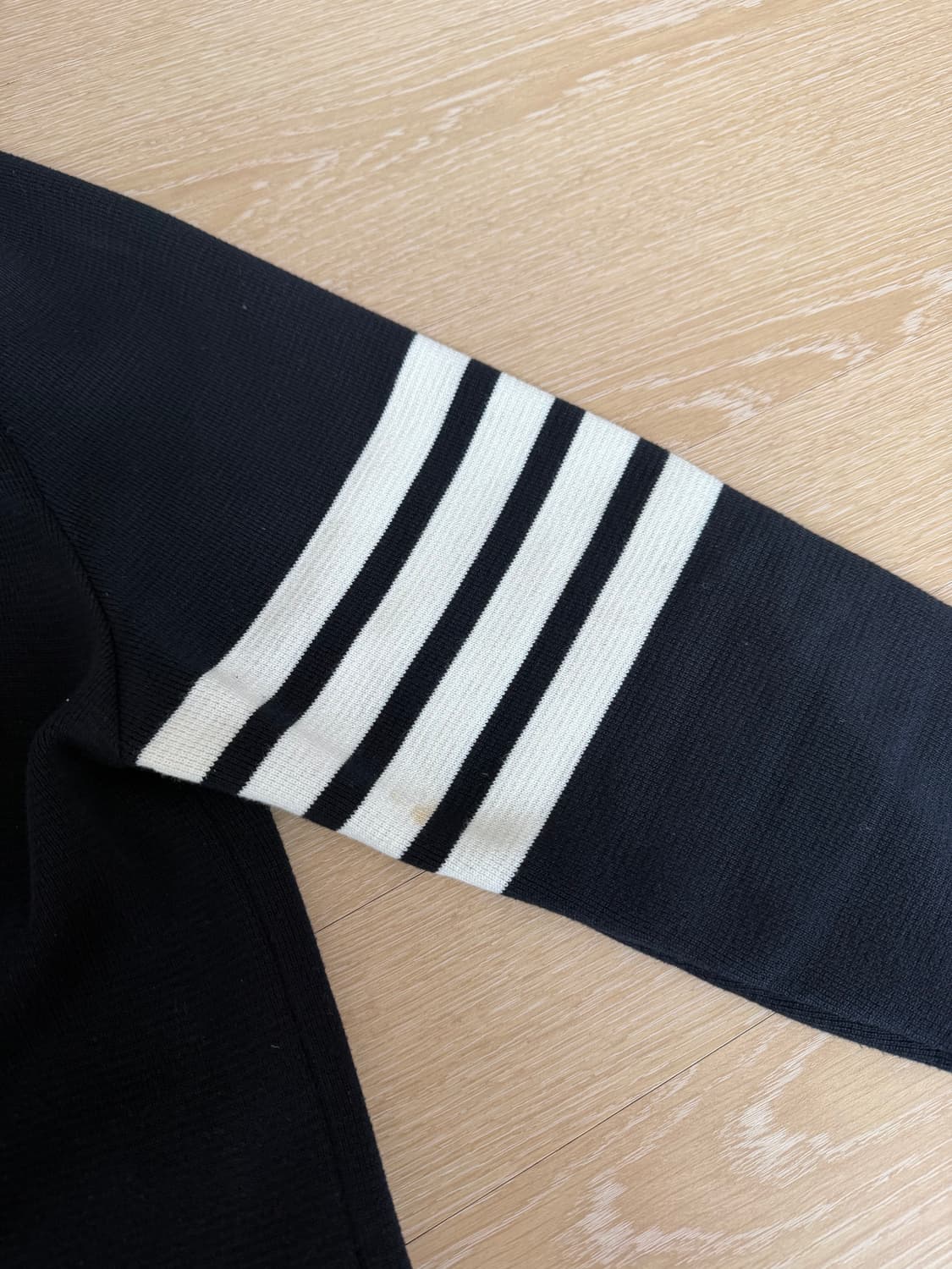 톰브라운 밀라노스티치 금장 가디건 급처합니당 상품이미지2