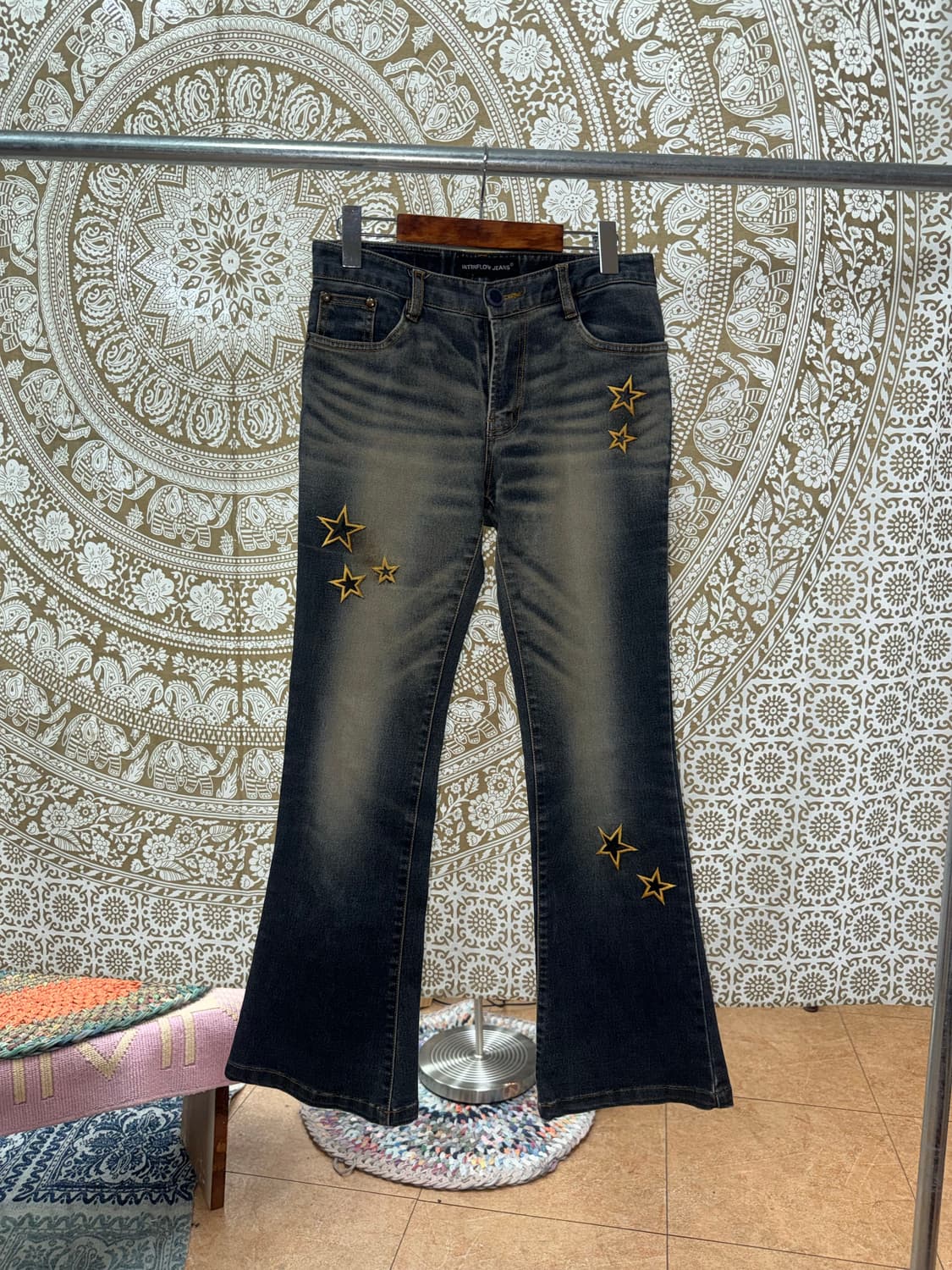 INTERFLOW 스판 스타 자수 워싱 부츠컷 데님팬츠 상품이미지3