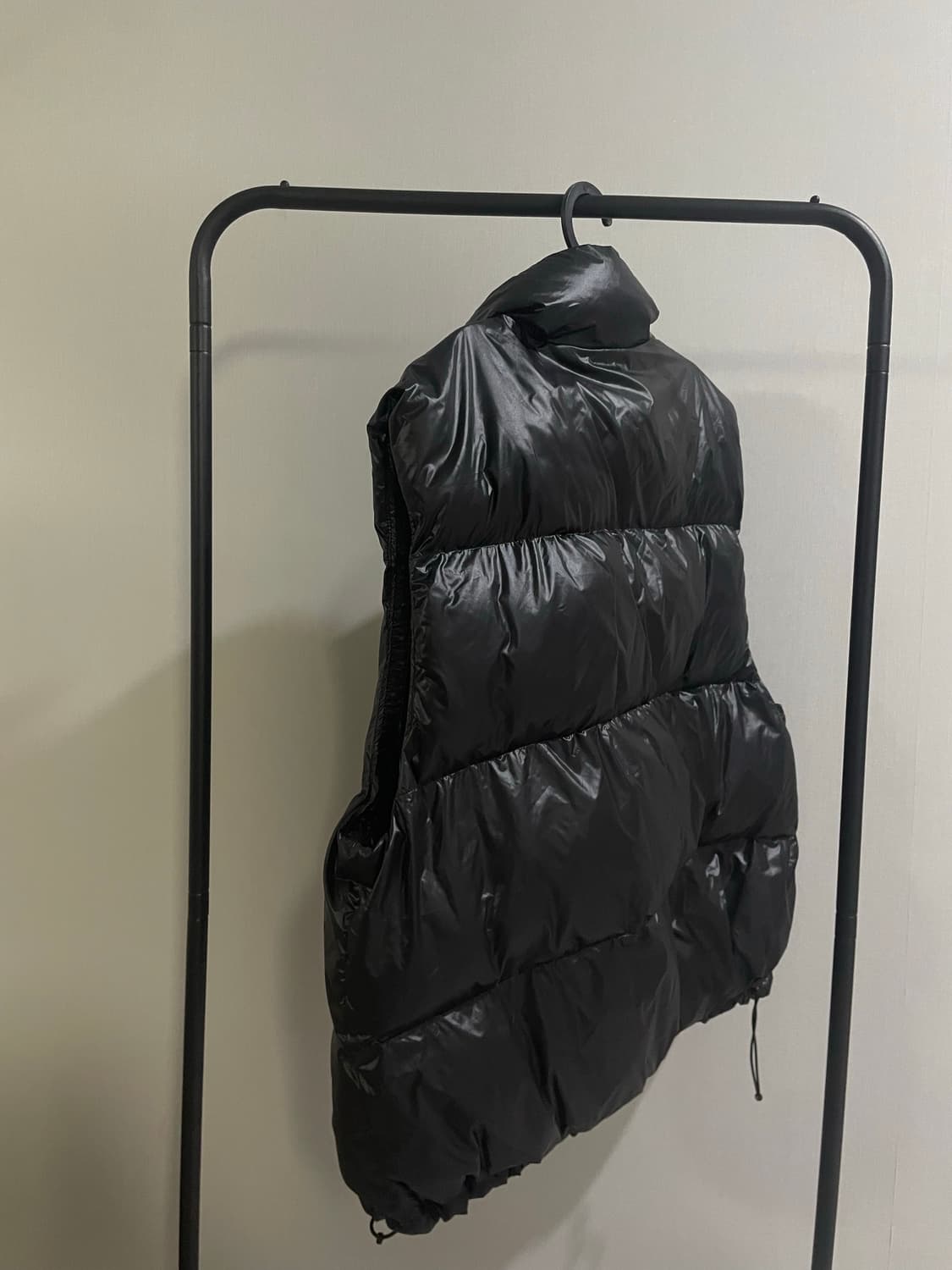 MONOHLOW 패딩 조끼 블랙 상품이미지4