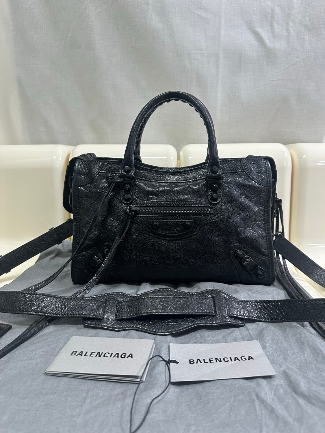 [A+ 정품] 발렌시아가 시티 모터백 스몰 블랙 상품이미지1