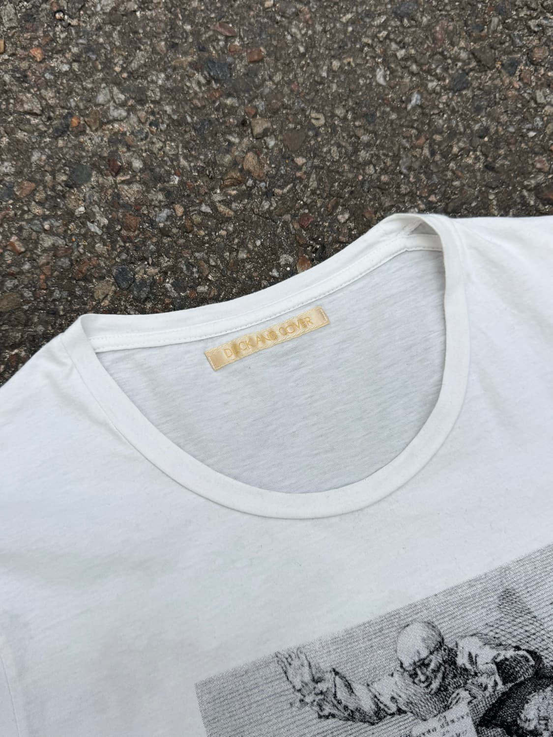 Duck And Cover – Graphic T-Shirt 상품이미지2