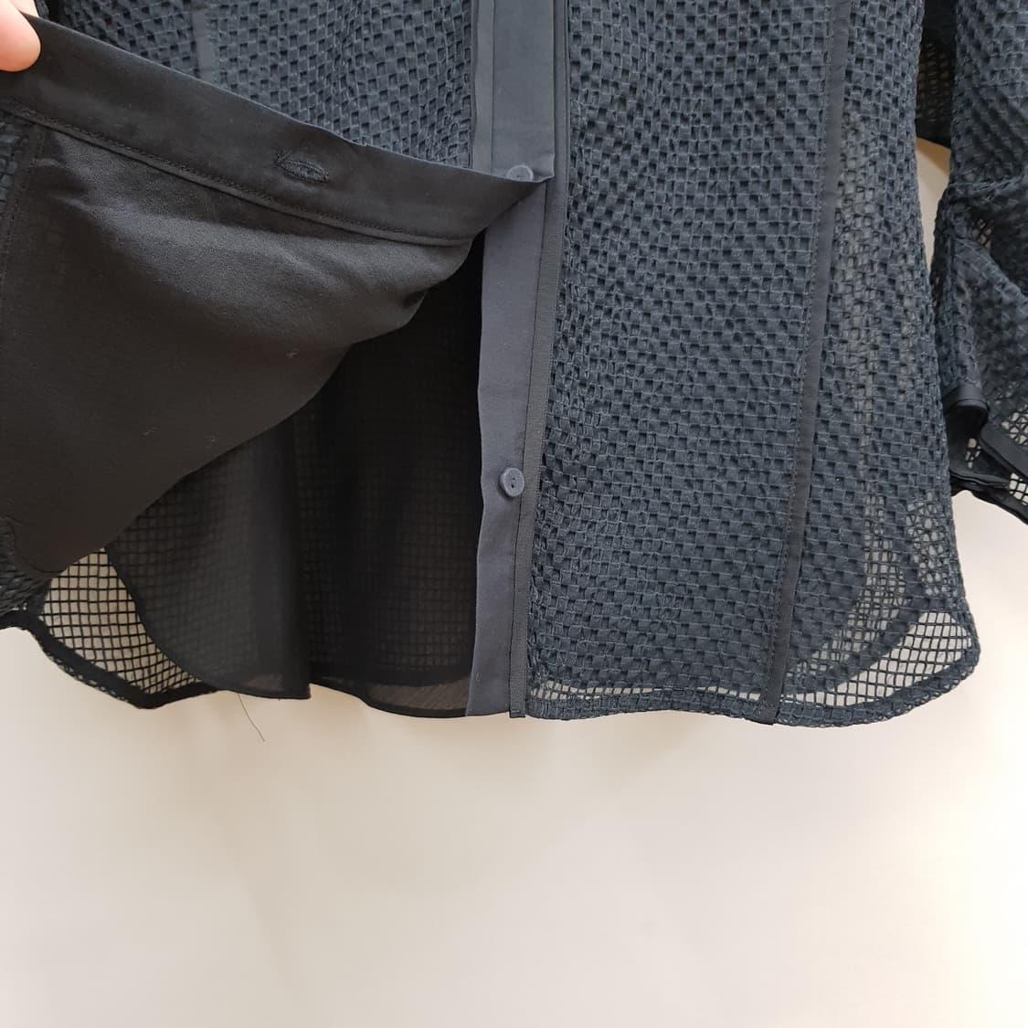 OBZEE 오브제 2022 메쉬소재  러플 블라우스 82-94-160 상품이미지4