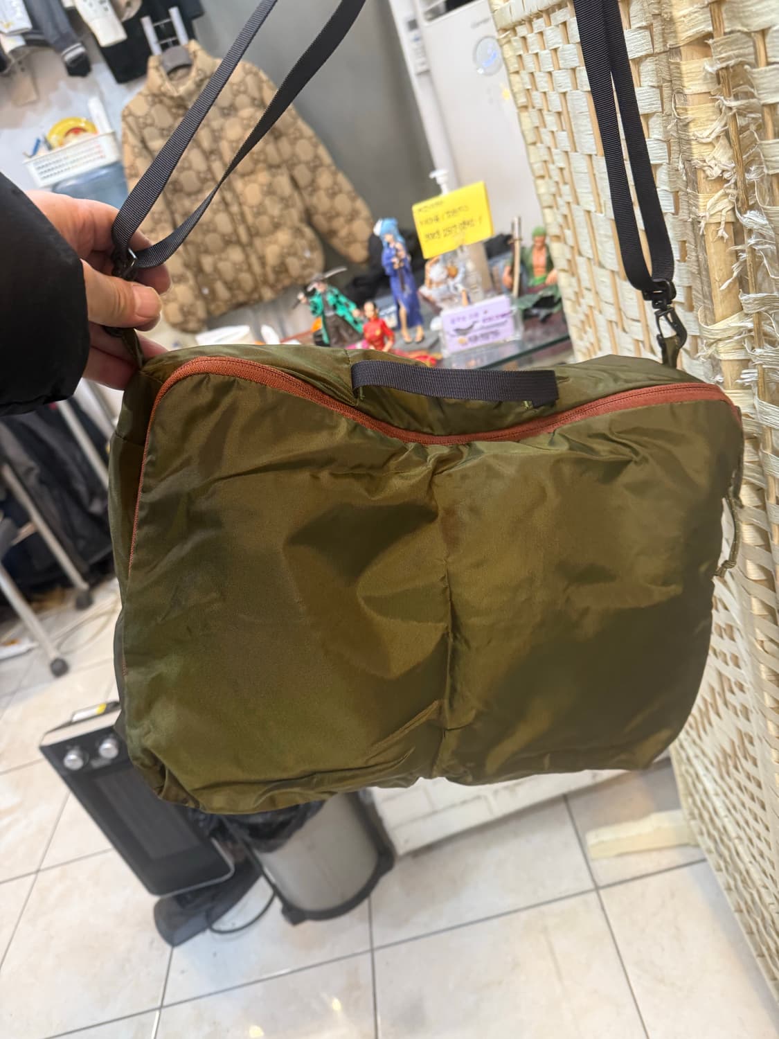 정품 아크테릭스 나일론 크로스백 팝니다 상품이미지4