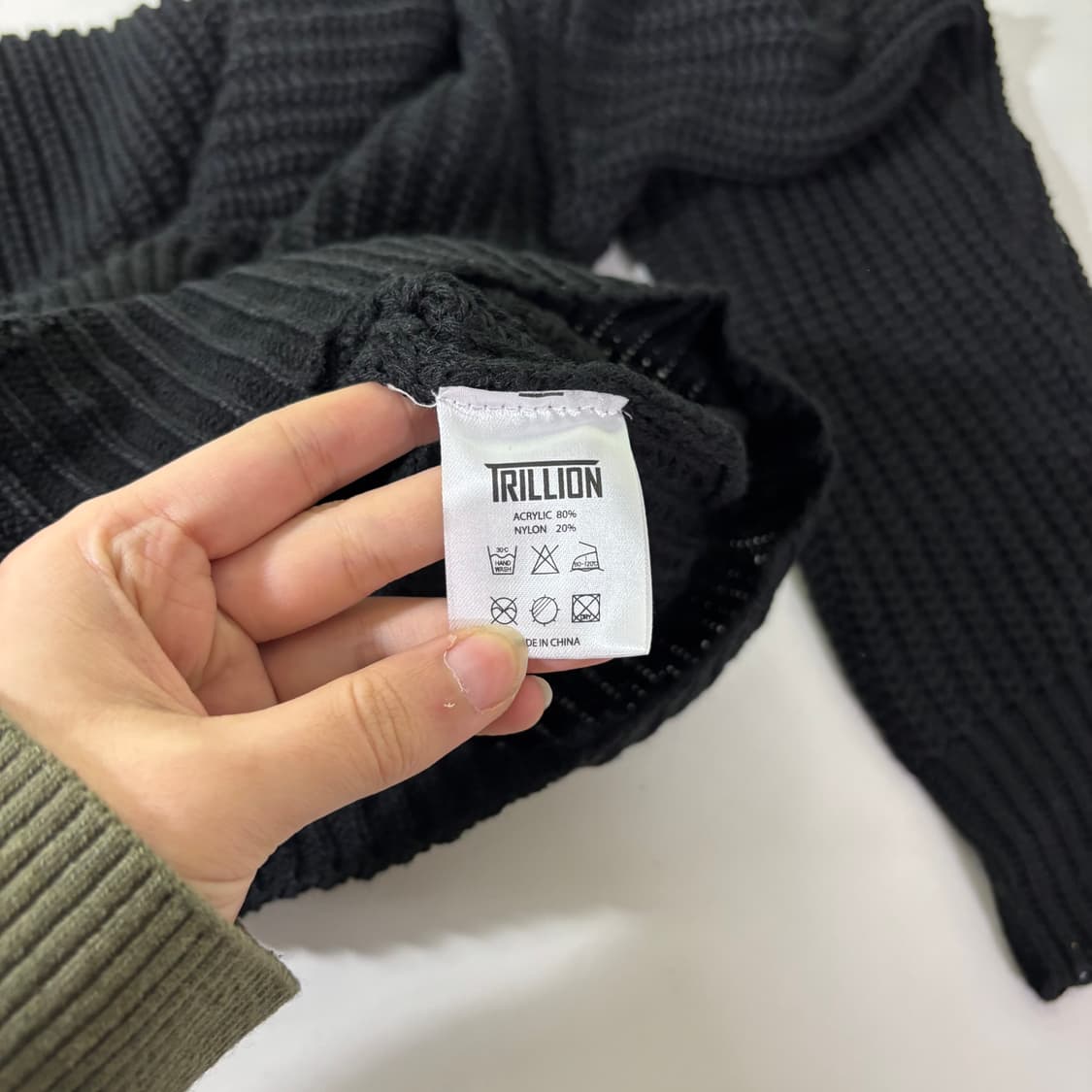 XL 트릴리온 블랙 짜임 반집업니트 상품이미지5